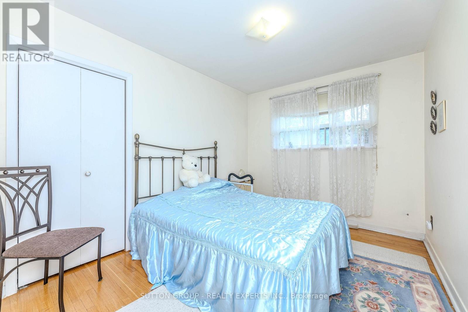 24 Vanderbrent Crescent, Toronto, Ontario  M9R 3W8 - Photo 29 - W12226038