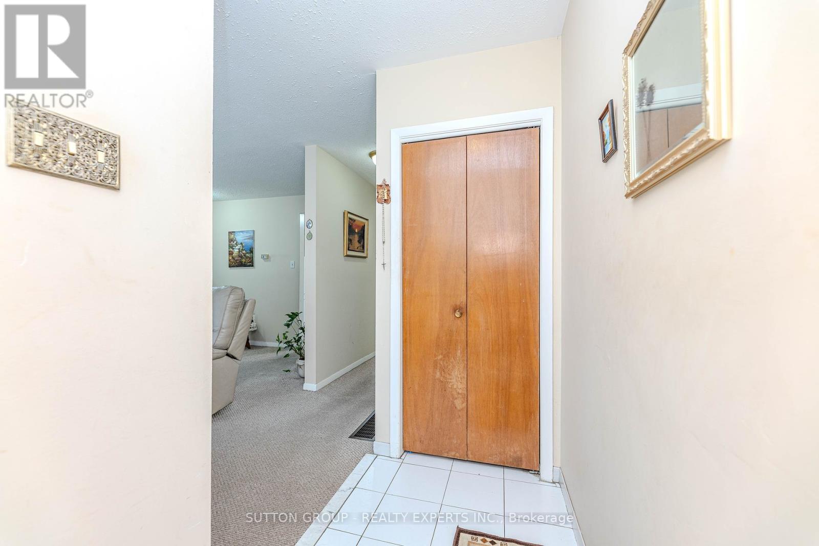 24 Vanderbrent Crescent, Toronto, Ontario  M9R 3W8 - Photo 8 - W12226038