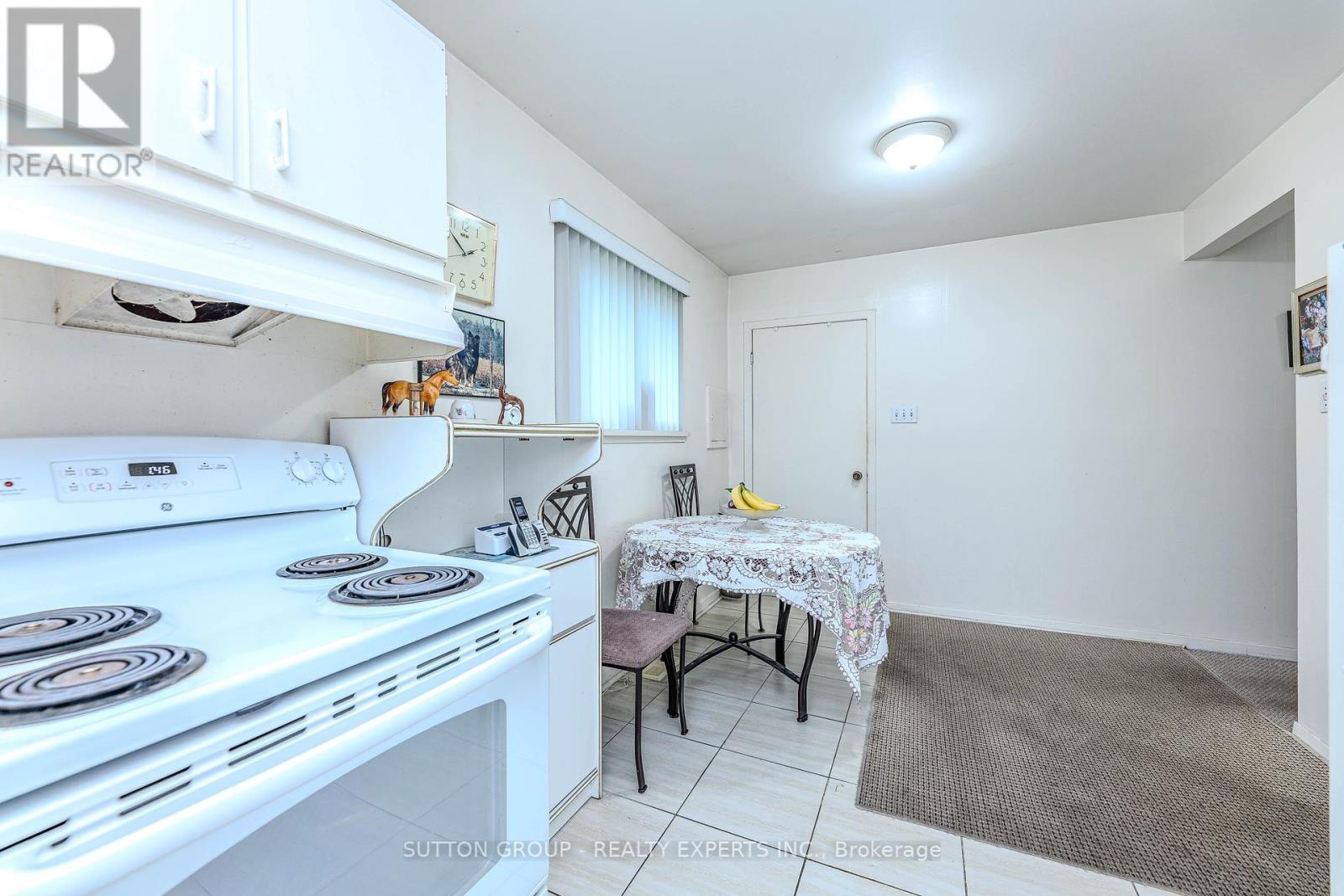 24 Vanderbrent Crescent, Toronto, Ontario  M9R 3W8 - Photo 20 - W12226038