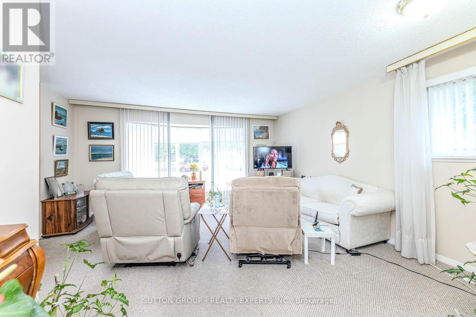 24 Vanderbrent Crescent, Toronto, Ontario  M9R 3W8 - Photo 15 - W12226038