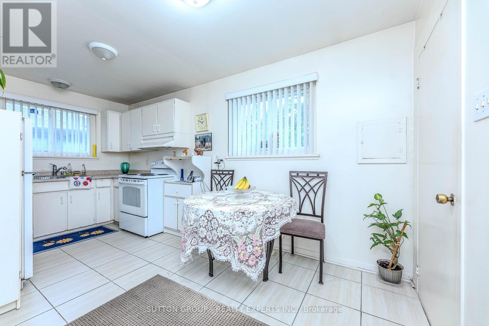 24 Vanderbrent Crescent, Toronto, Ontario  M9R 3W8 - Photo 19 - W12226038