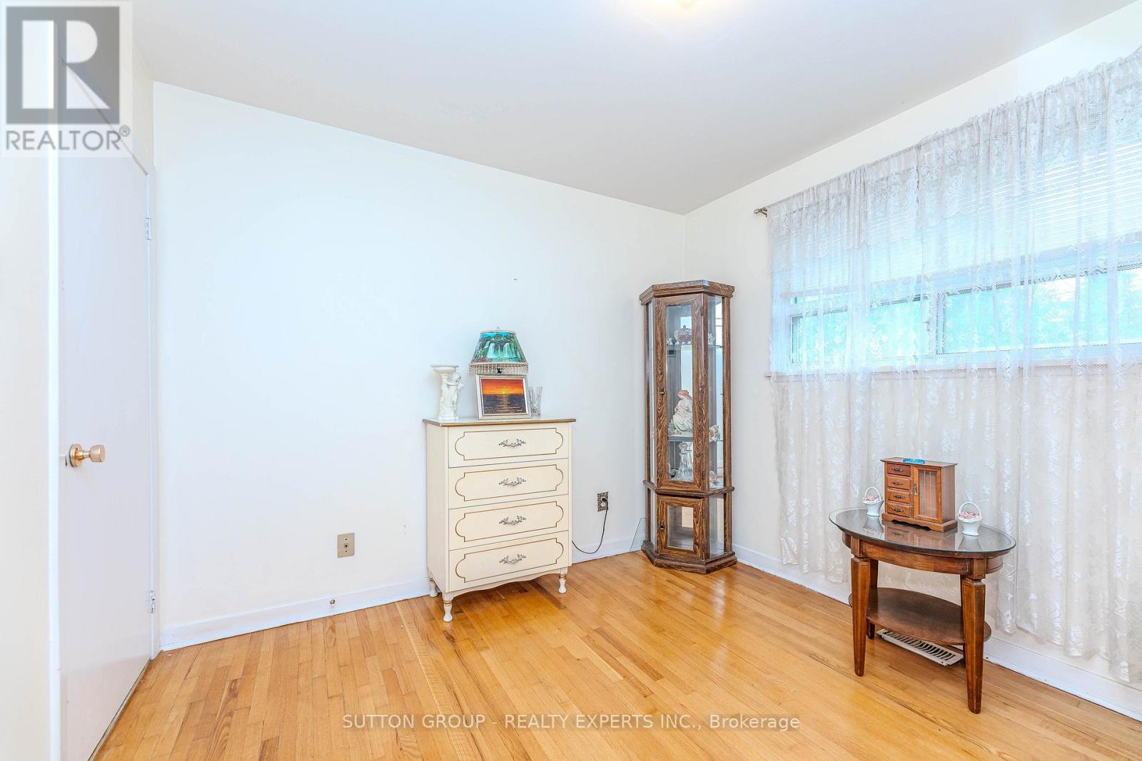 24 Vanderbrent Crescent, Toronto, Ontario  M9R 3W8 - Photo 28 - W12226038