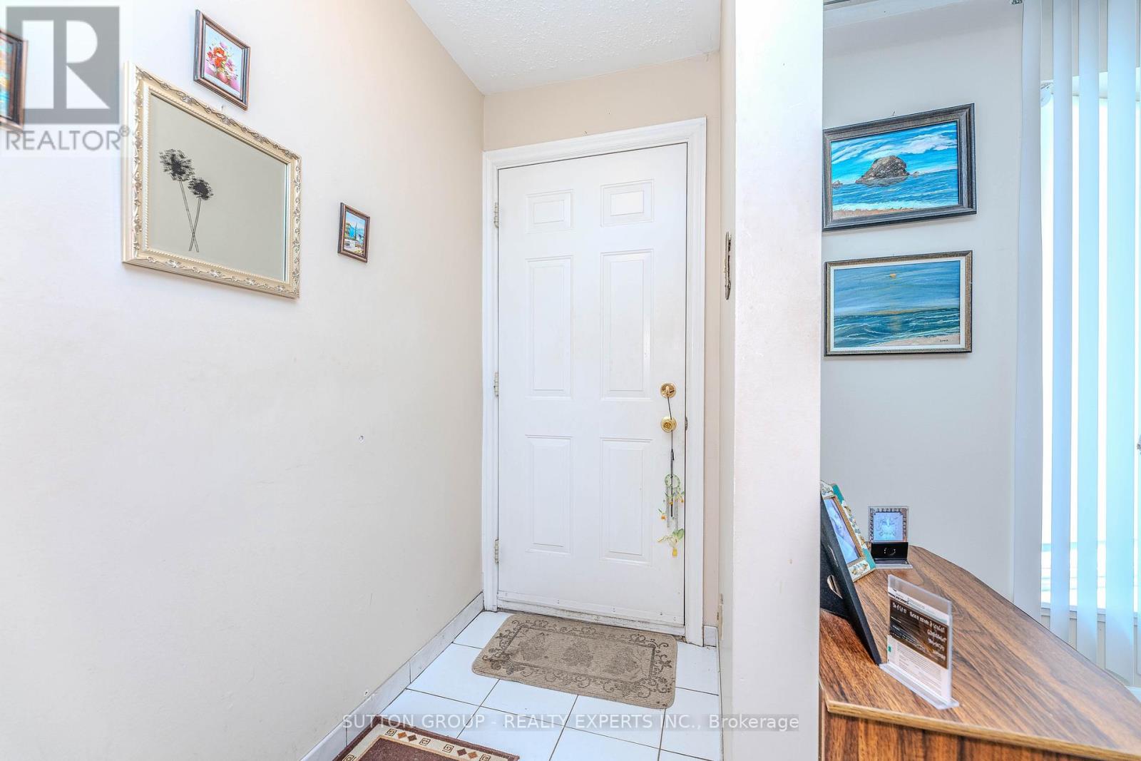 24 Vanderbrent Crescent, Toronto, Ontario  M9R 3W8 - Photo 7 - W12226038