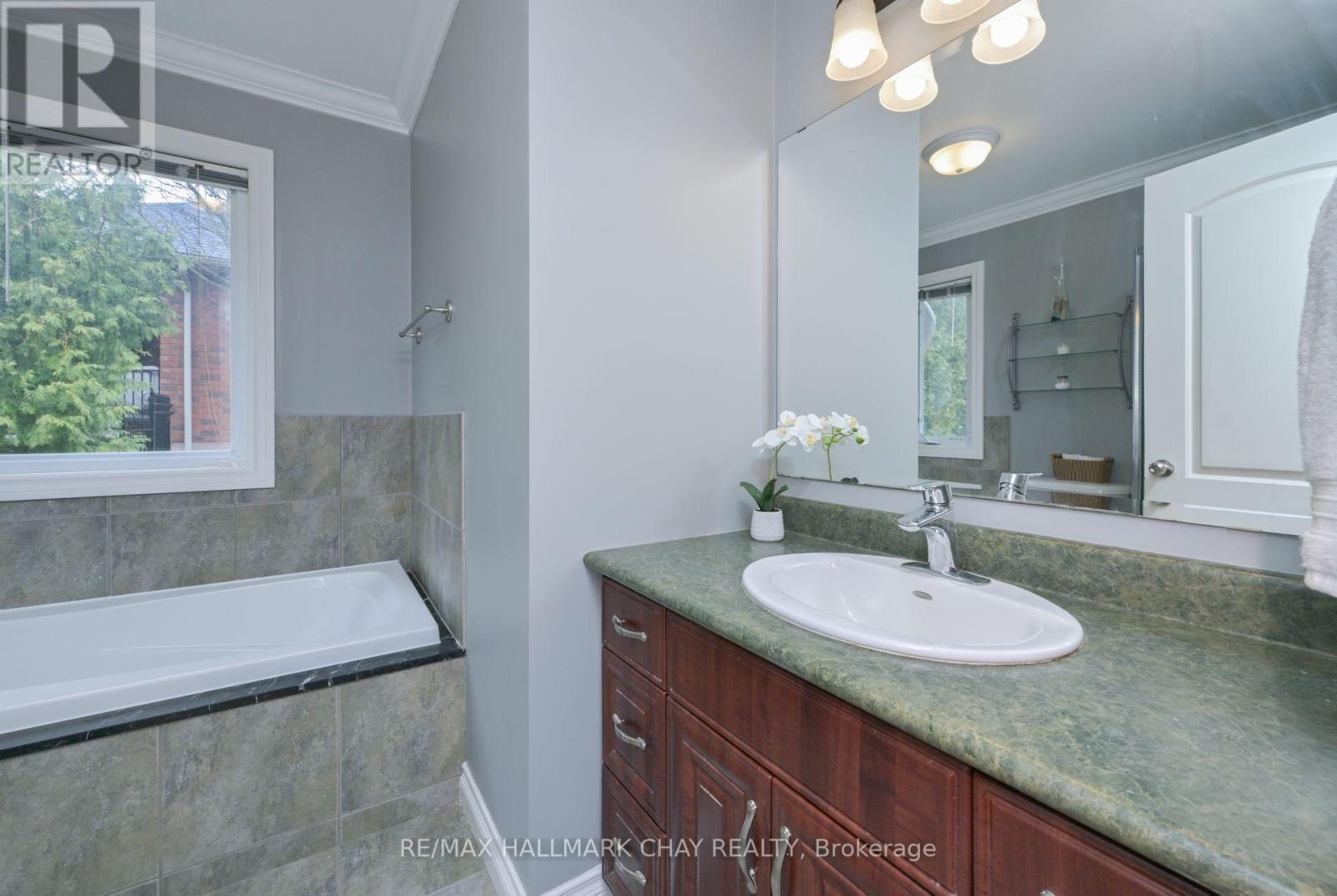7629 Keenansville Road, Adjala-Tosorontio, Ontario  L0G 1W0 - Photo 18 - N12255713