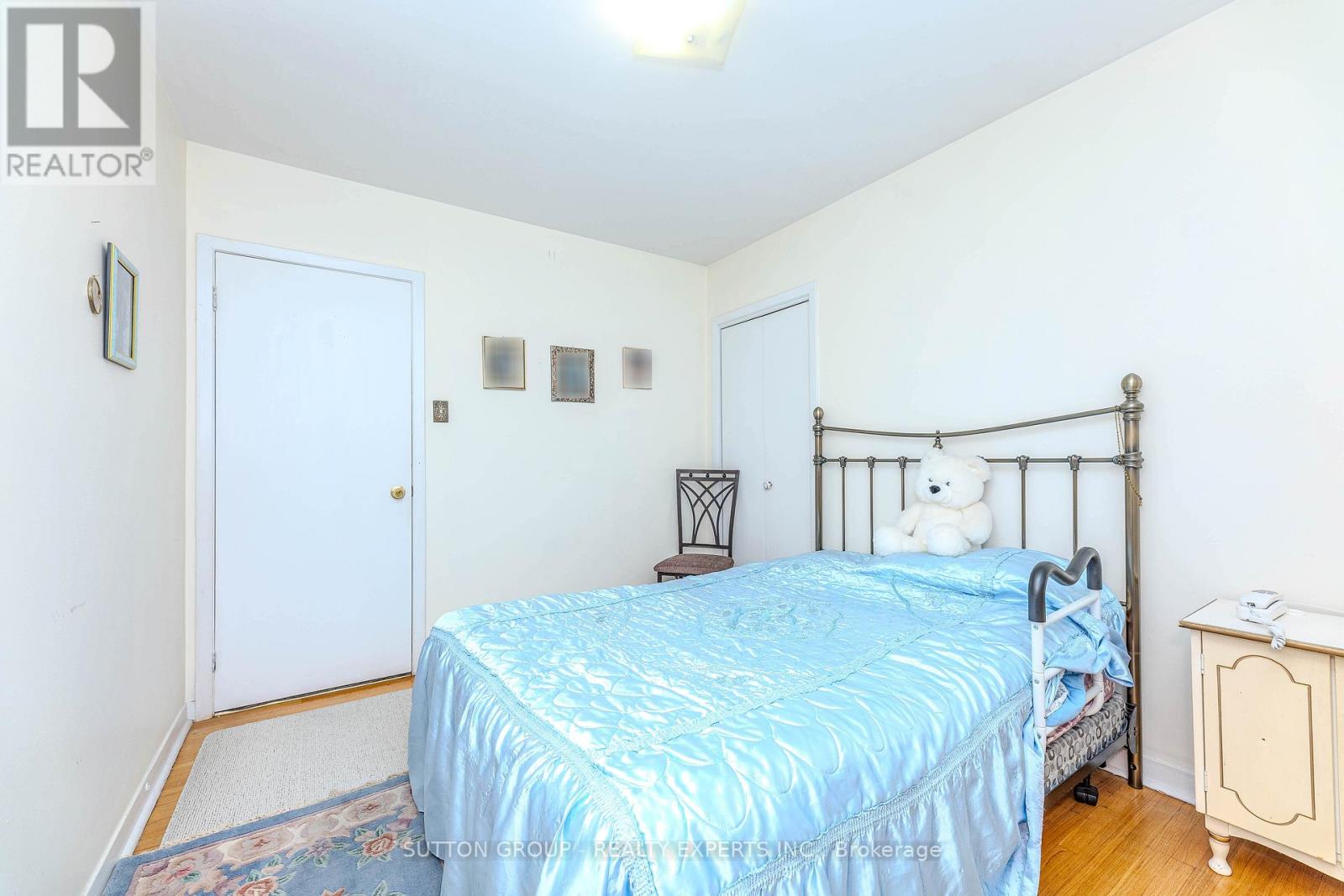 24 Vanderbrent Crescent, Toronto, Ontario  M9R 3W8 - Photo 30 - W12226038