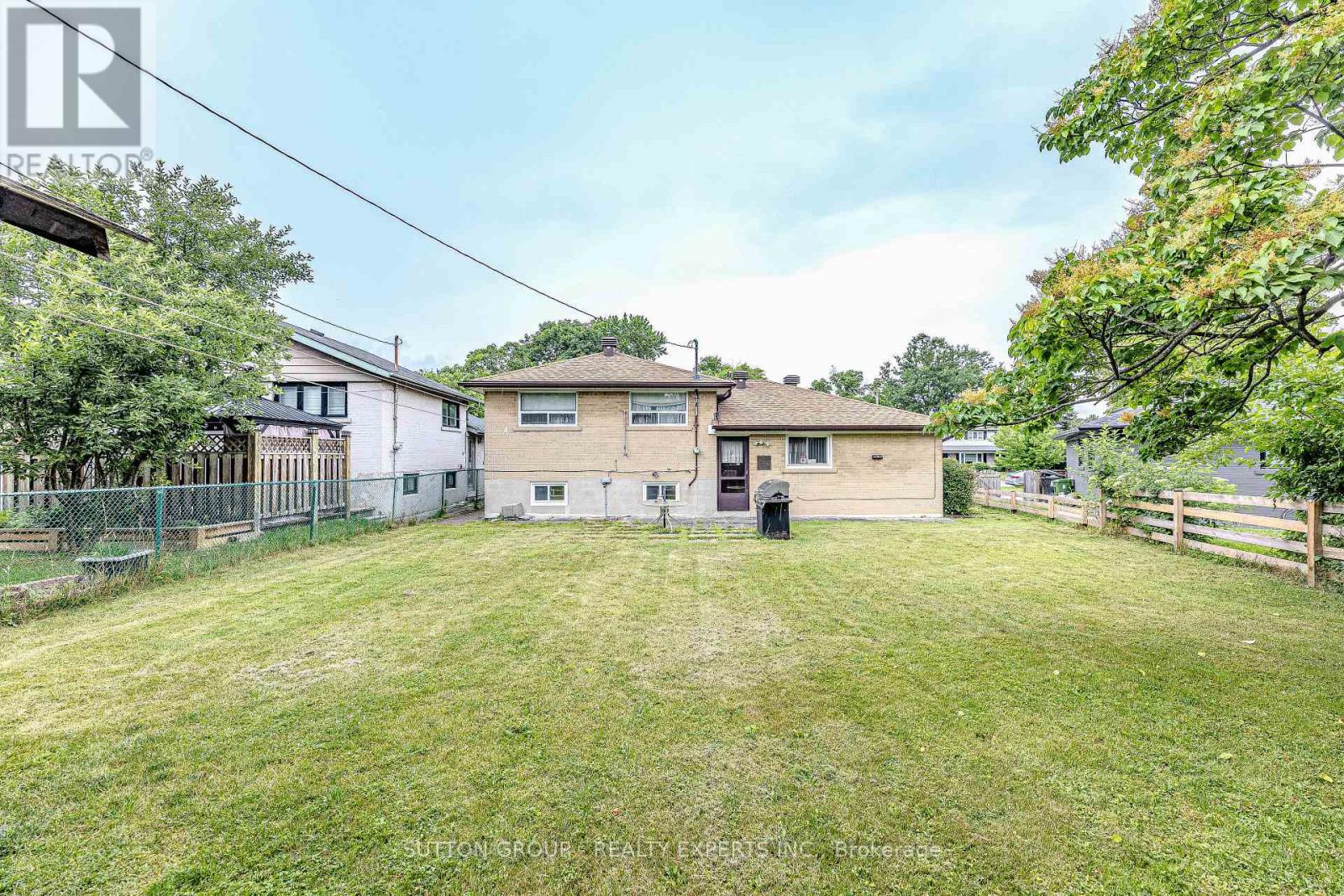 24 Vanderbrent Crescent, Toronto, Ontario  M9R 3W8 - Photo 44 - W12226038