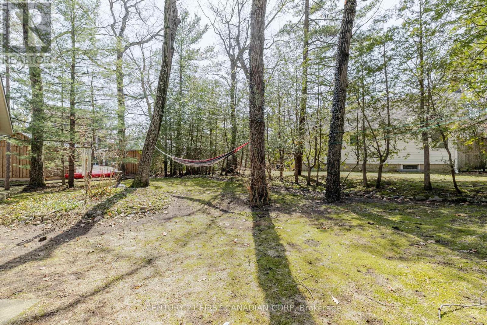 47 Heaman Crescent, Lambton Shores, Ontario  N0M 1T0 - Photo 21 - X12255974