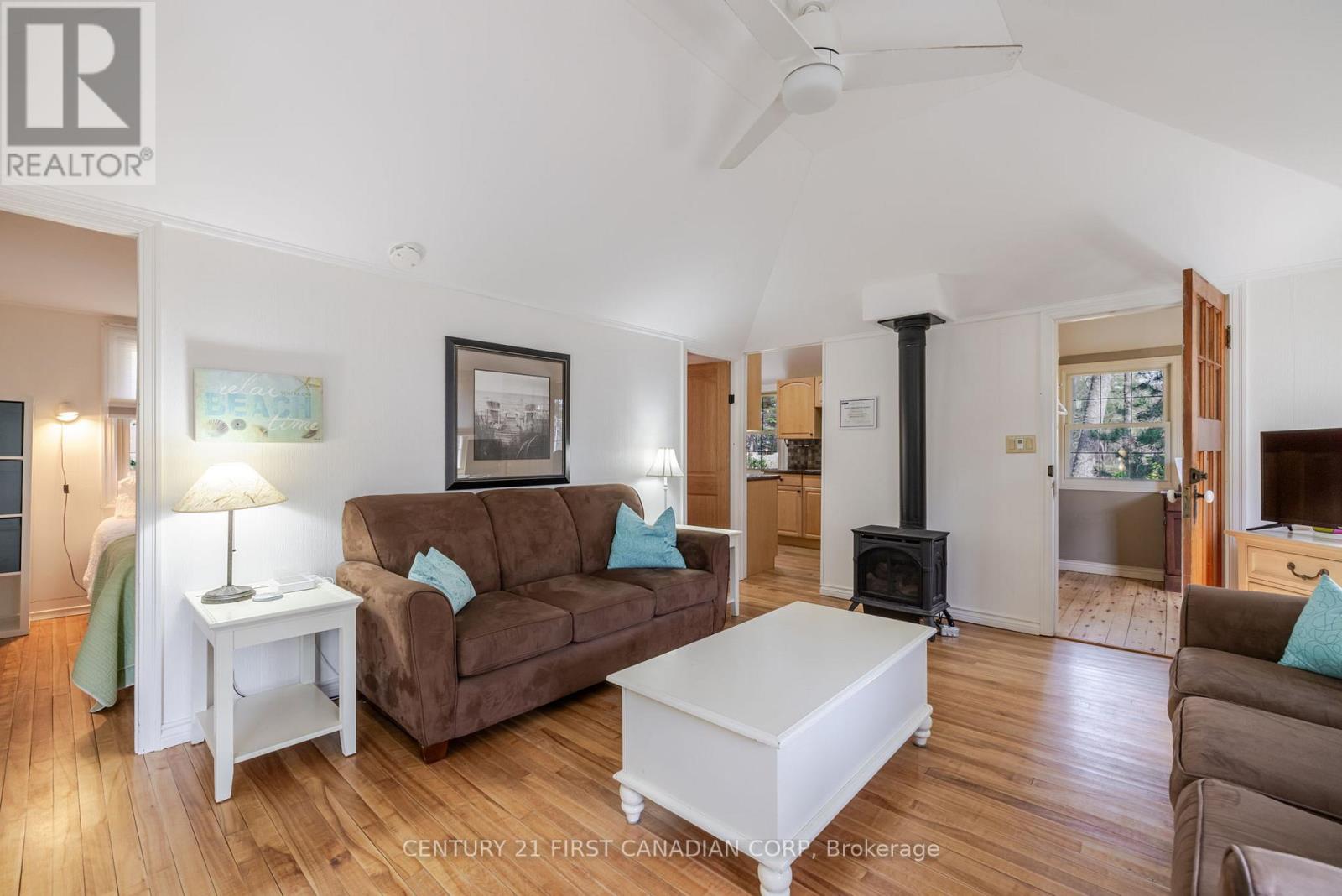 47 Heaman Crescent, Lambton Shores, Ontario  N0M 1T0 - Photo 4 - X12255974