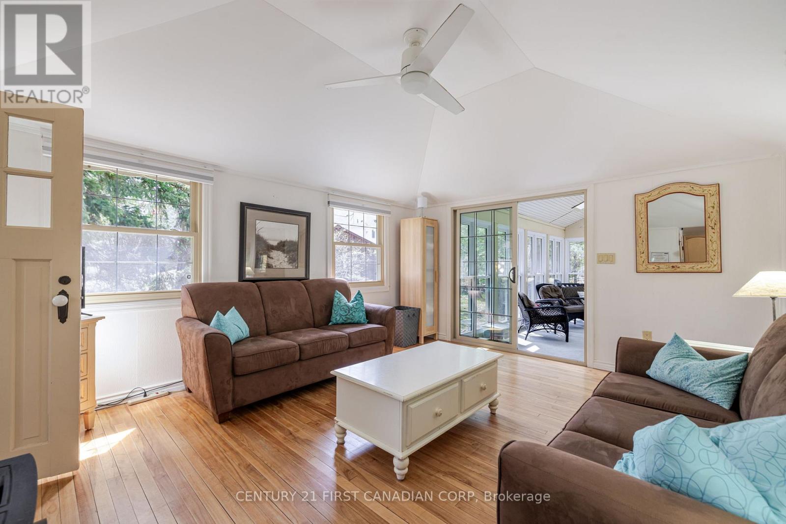 47 Heaman Crescent, Lambton Shores, Ontario  N0M 1T0 - Photo 5 - X12255974