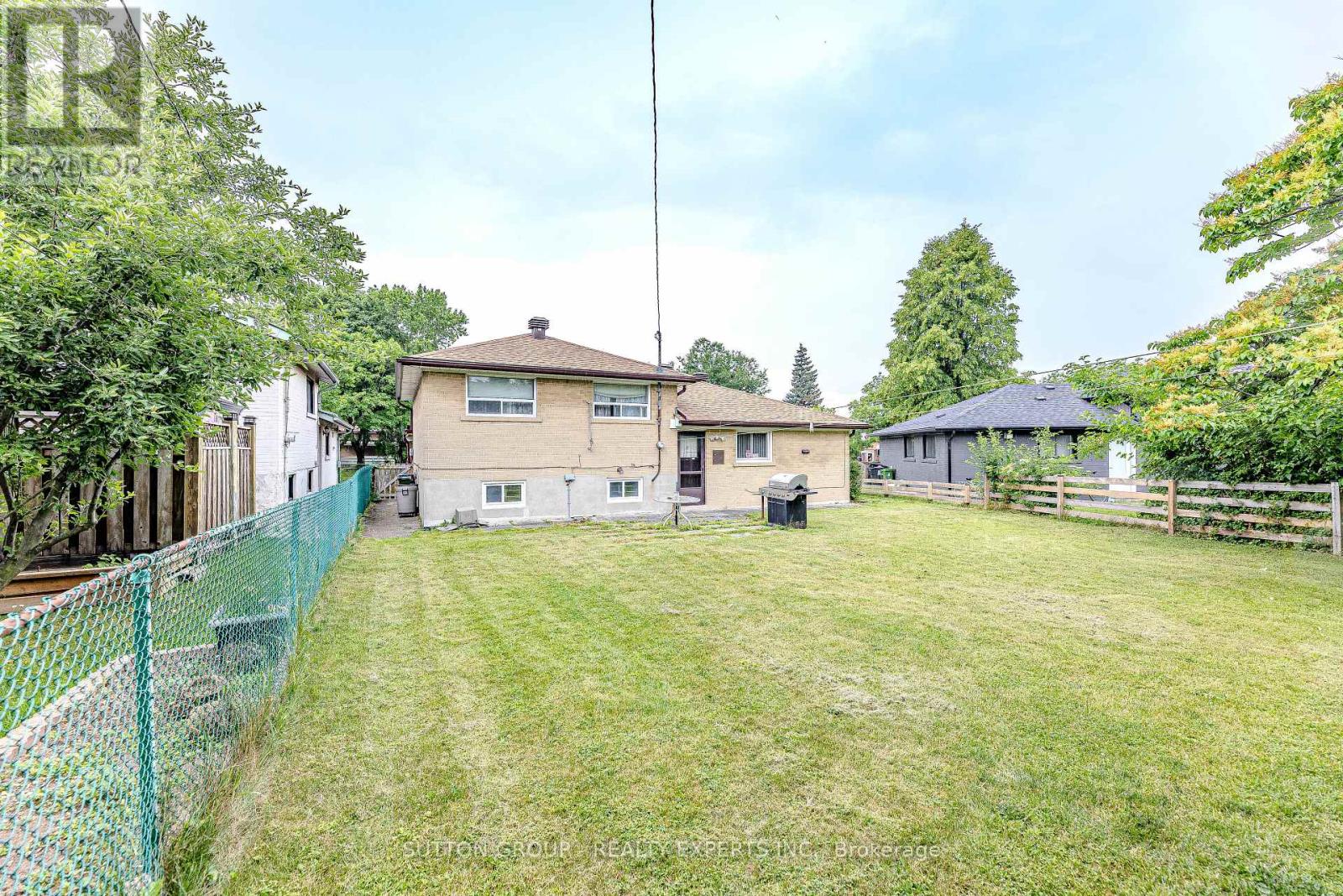 24 Vanderbrent Crescent, Toronto, Ontario  M9R 3W8 - Photo 43 - W12226038