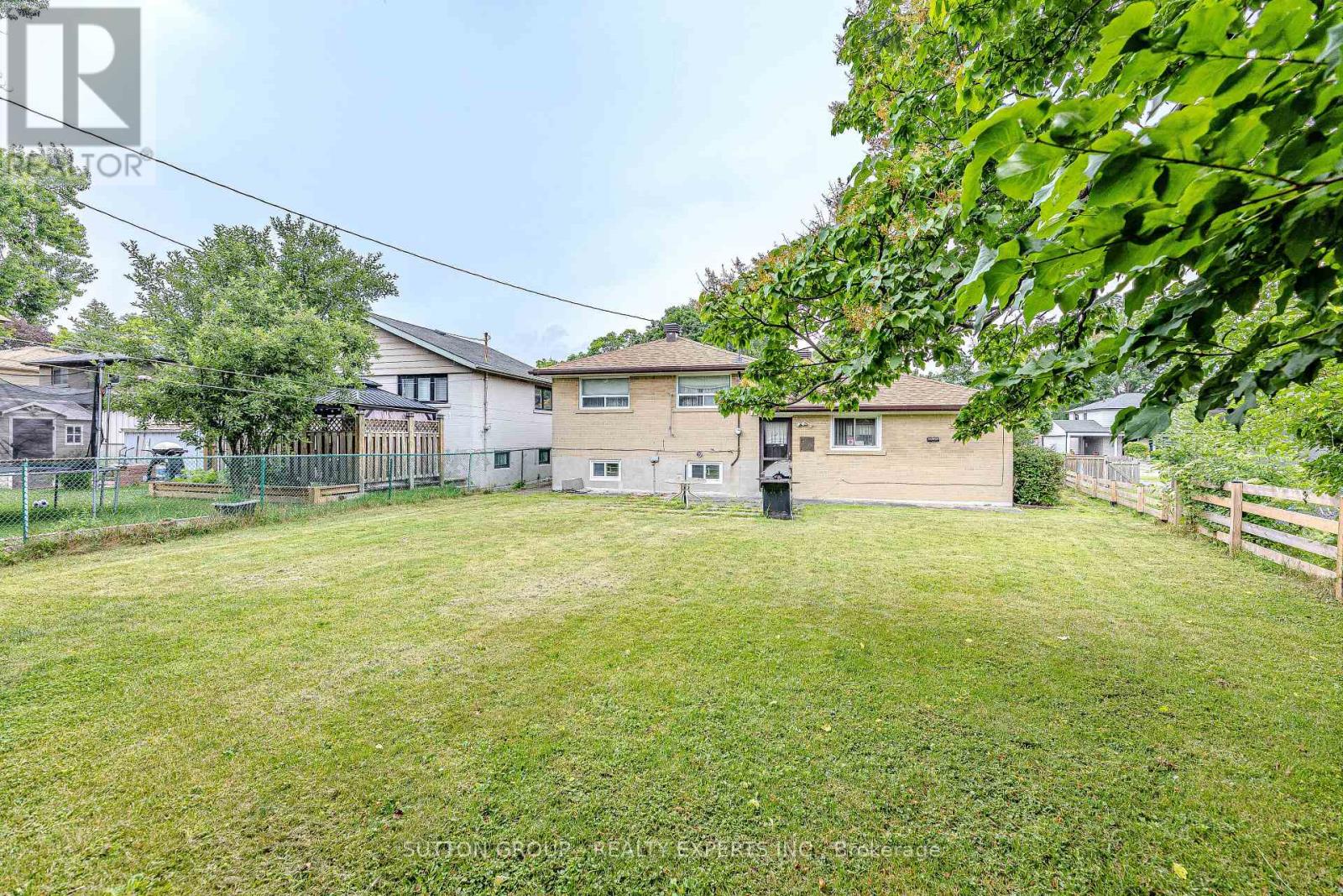 24 Vanderbrent Crescent, Toronto, Ontario  M9R 3W8 - Photo 45 - W12226038