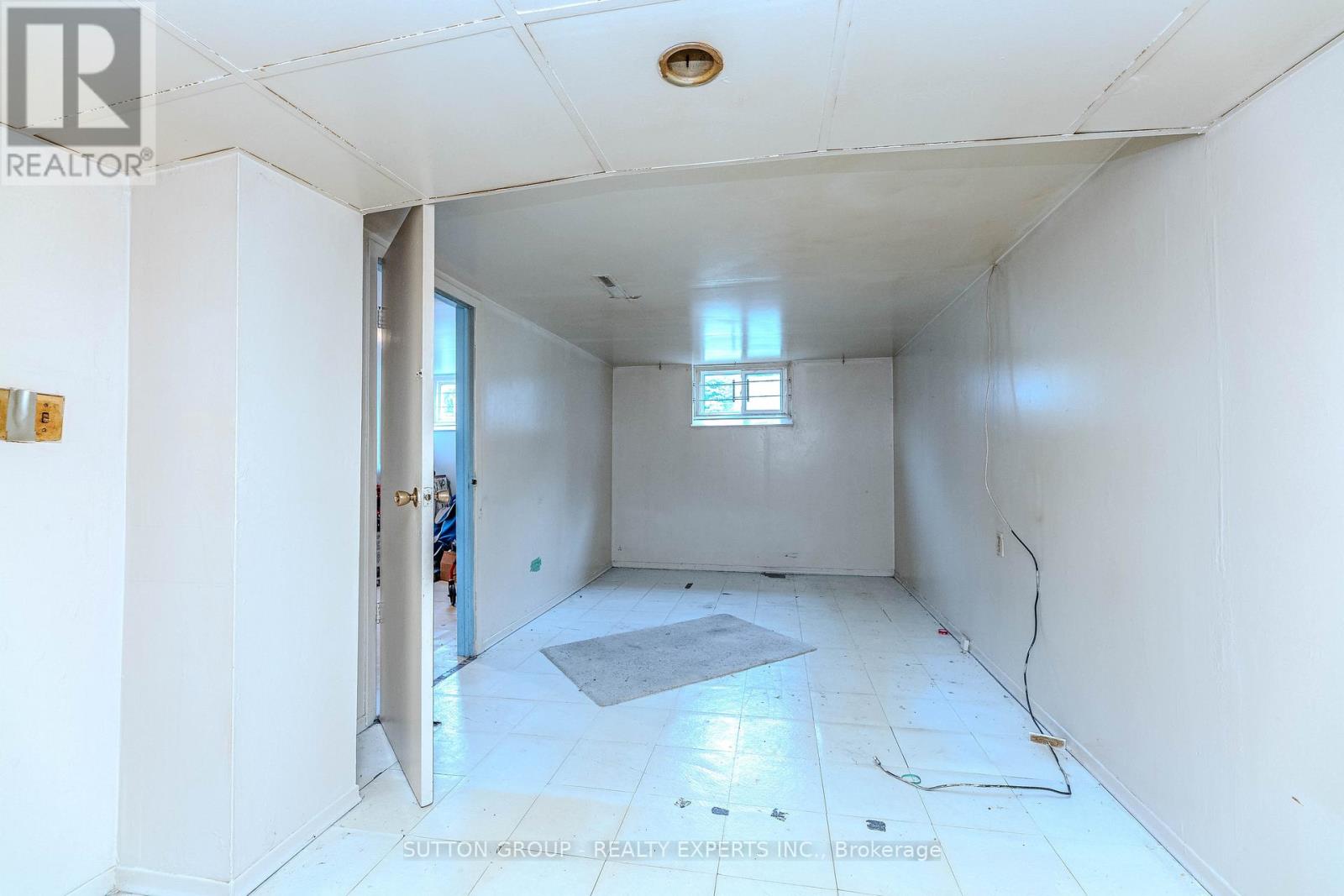 24 Vanderbrent Crescent, Toronto, Ontario  M9R 3W8 - Photo 37 - W12226038