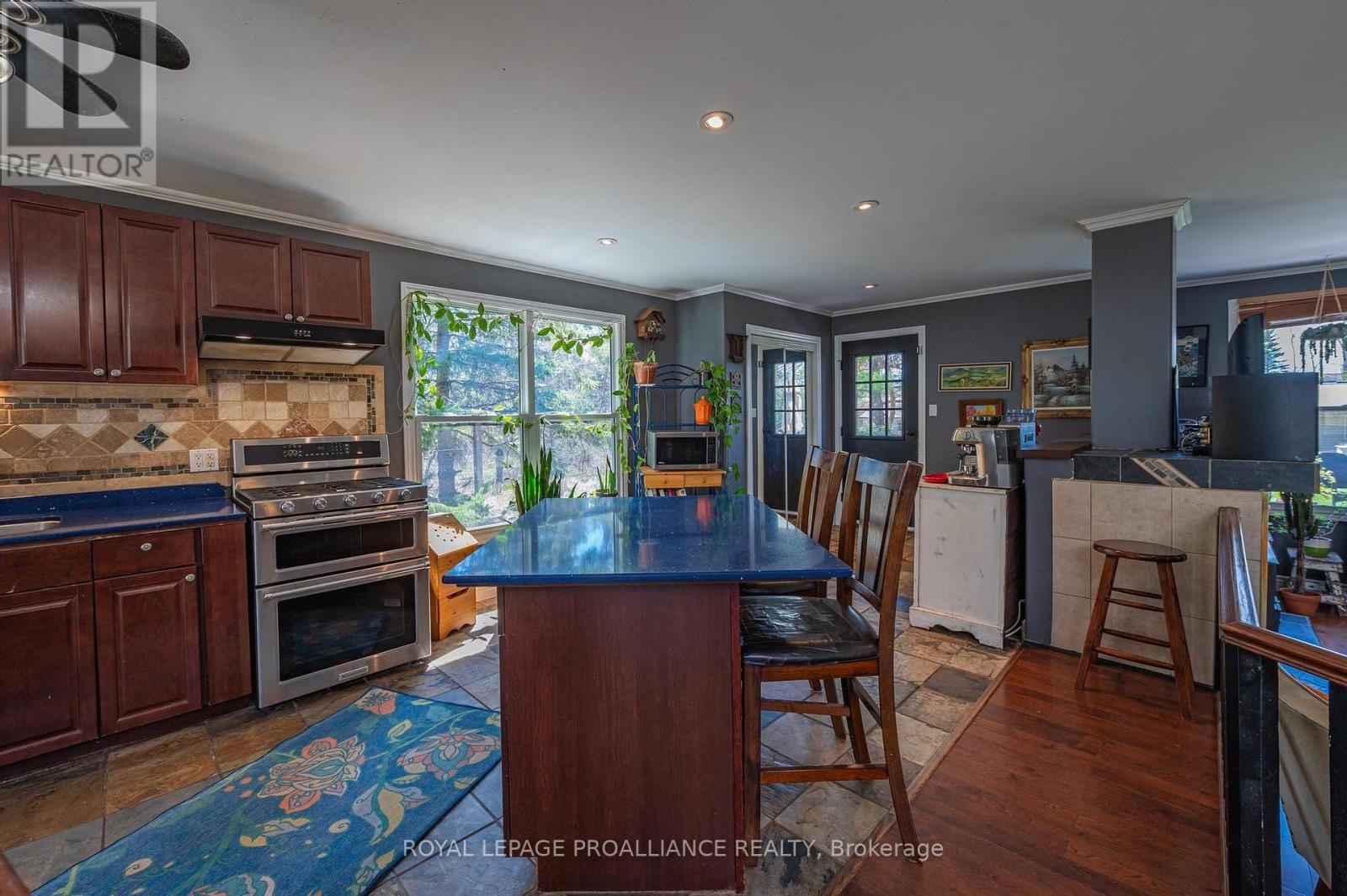 Property at 280 PRESQU'ILE PARKWAY image 5