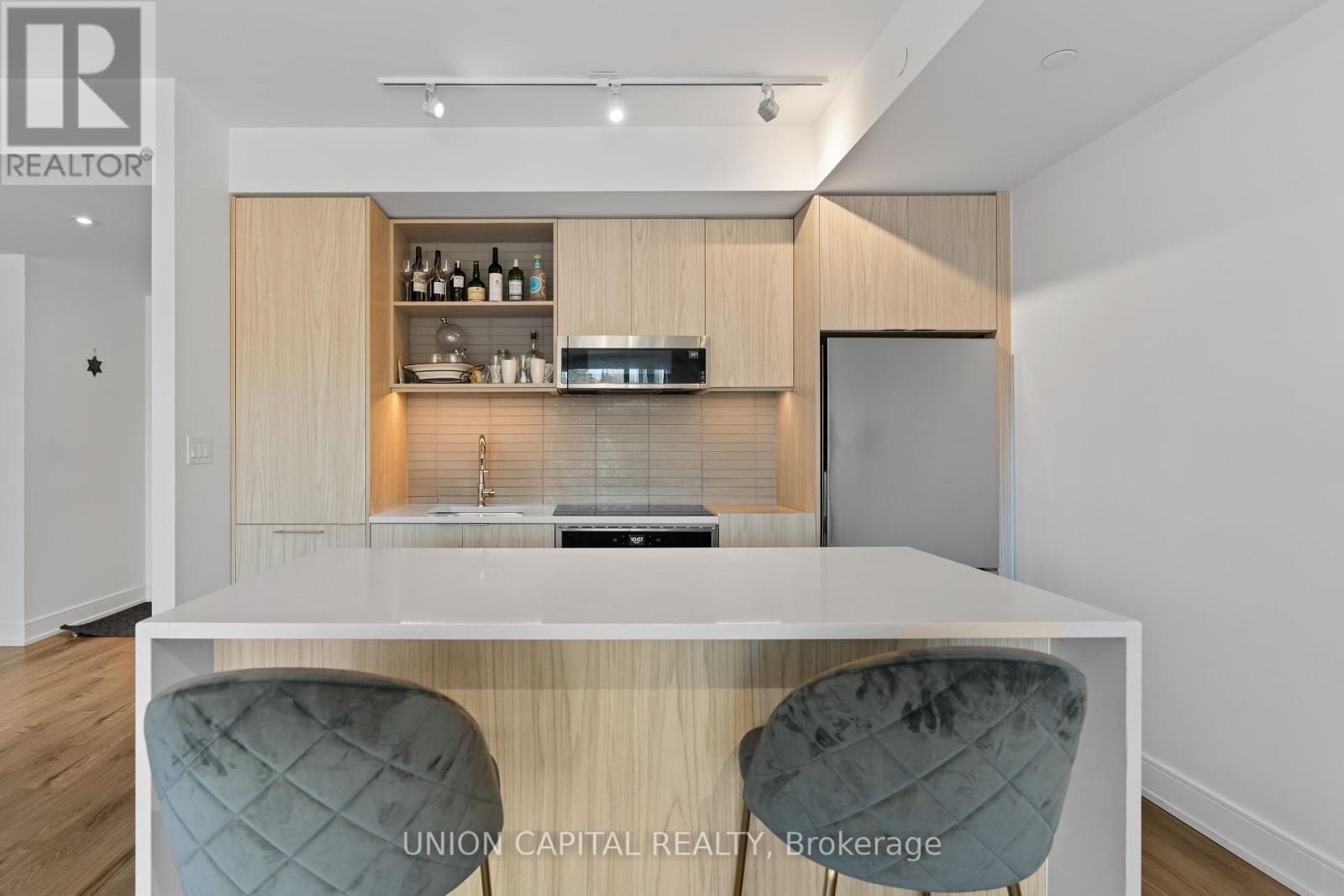 Property at 621 - 185 DUNLOP STREET E image 5