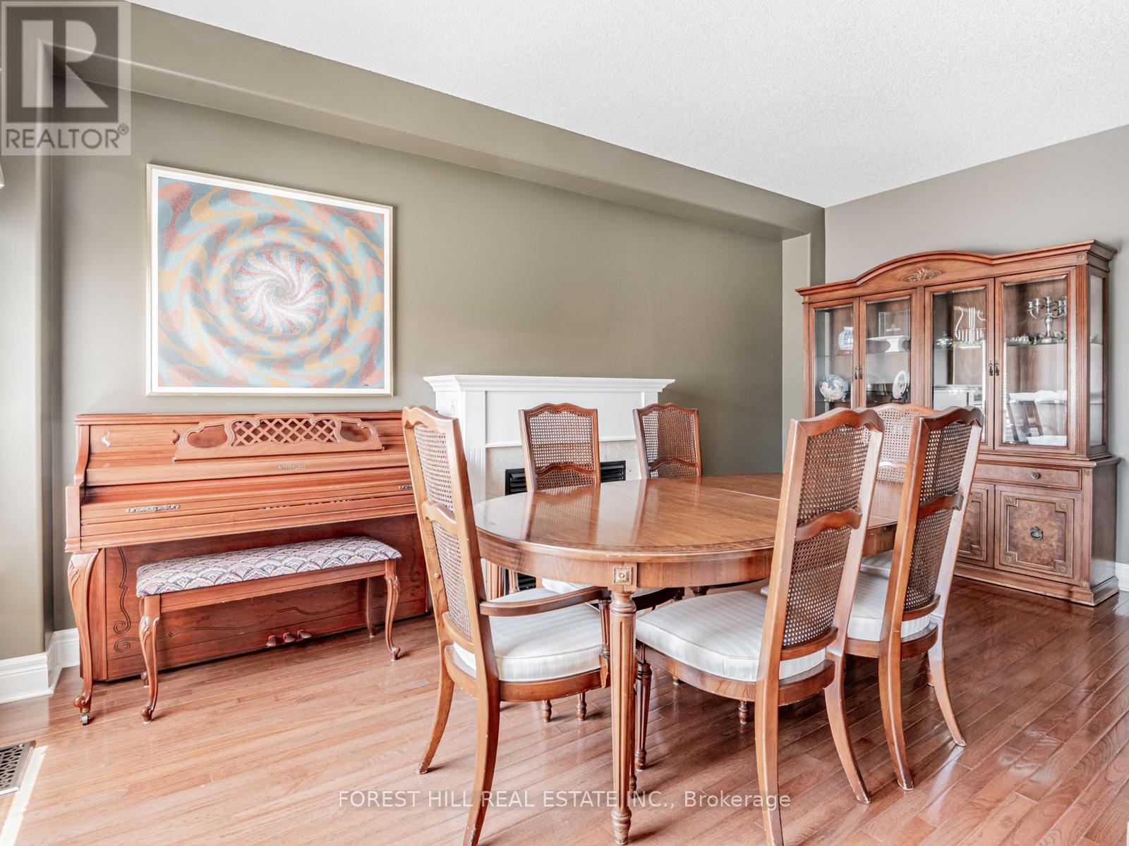 33 Connaught Lane, Barrie, Ontario  L4M 0A6 - Photo 10 - S12255742