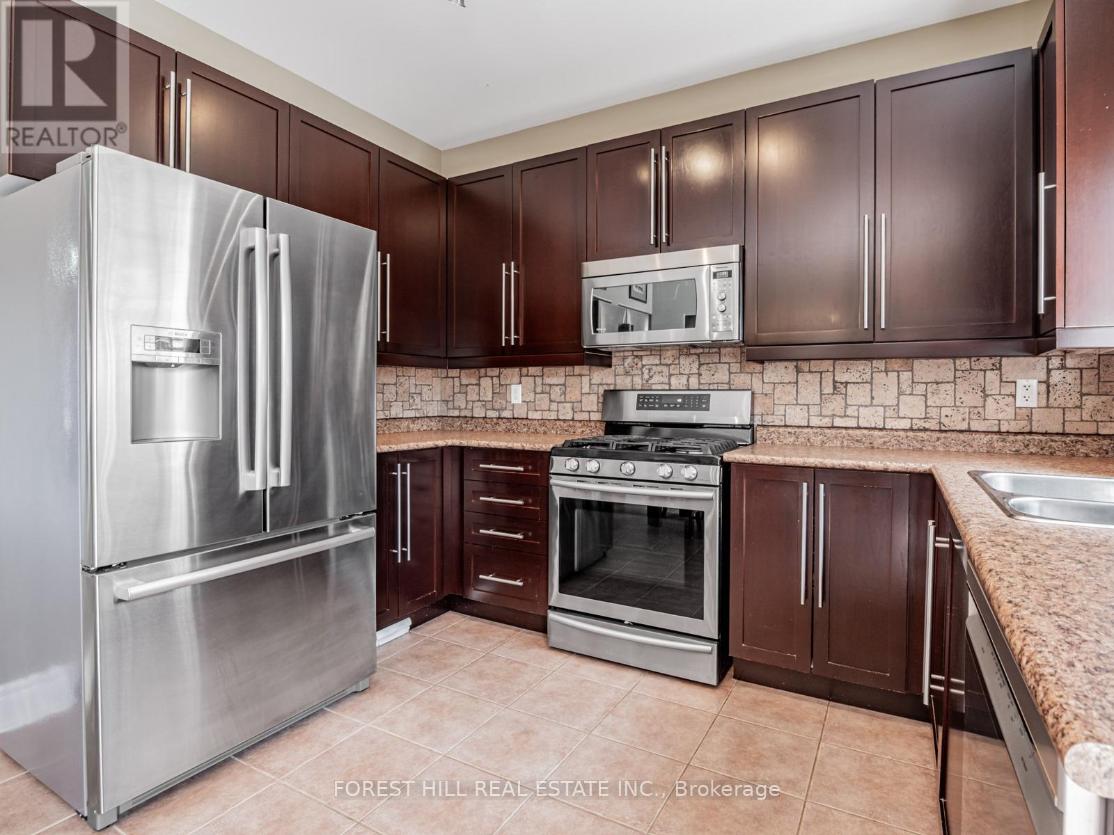 33 Connaught Lane, Barrie, Ontario  L4M 0A6 - Photo 12 - S12255742