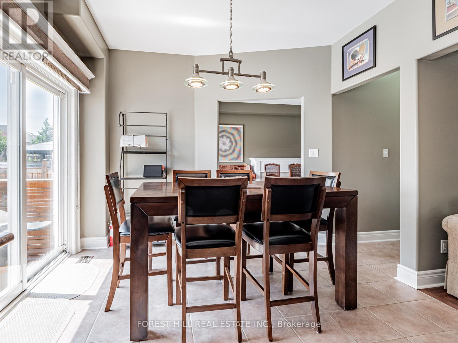33 Connaught Lane, Barrie, Ontario  L4M 0A6 - Photo 14 - S12255742