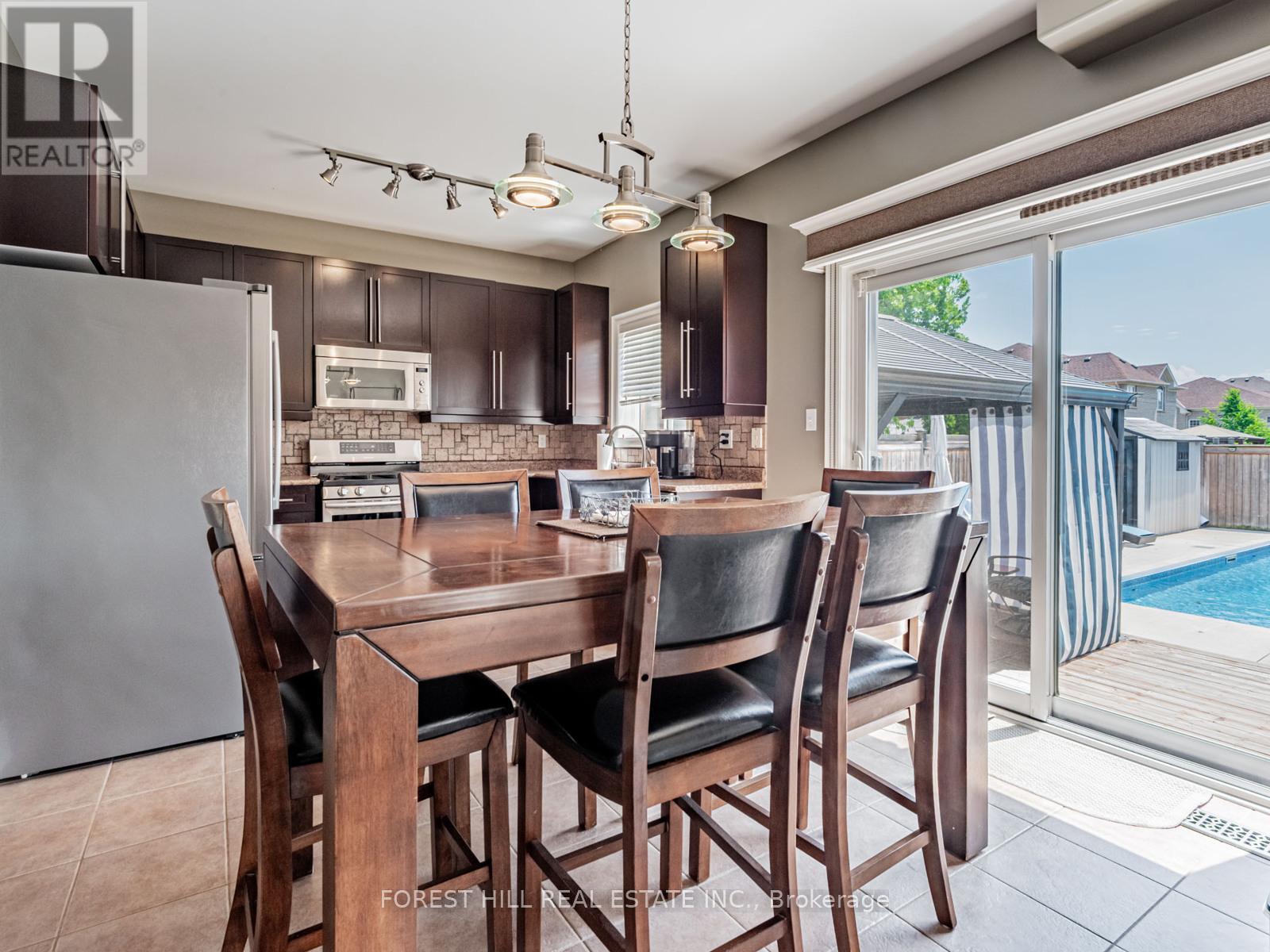 33 Connaught Lane, Barrie, Ontario  L4M 0A6 - Photo 15 - S12255742