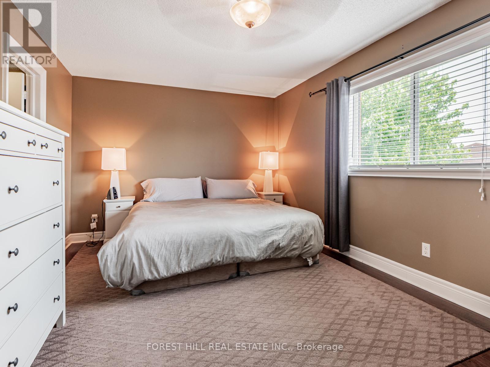33 Connaught Lane, Barrie, Ontario  L4M 0A6 - Photo 16 - S12255742