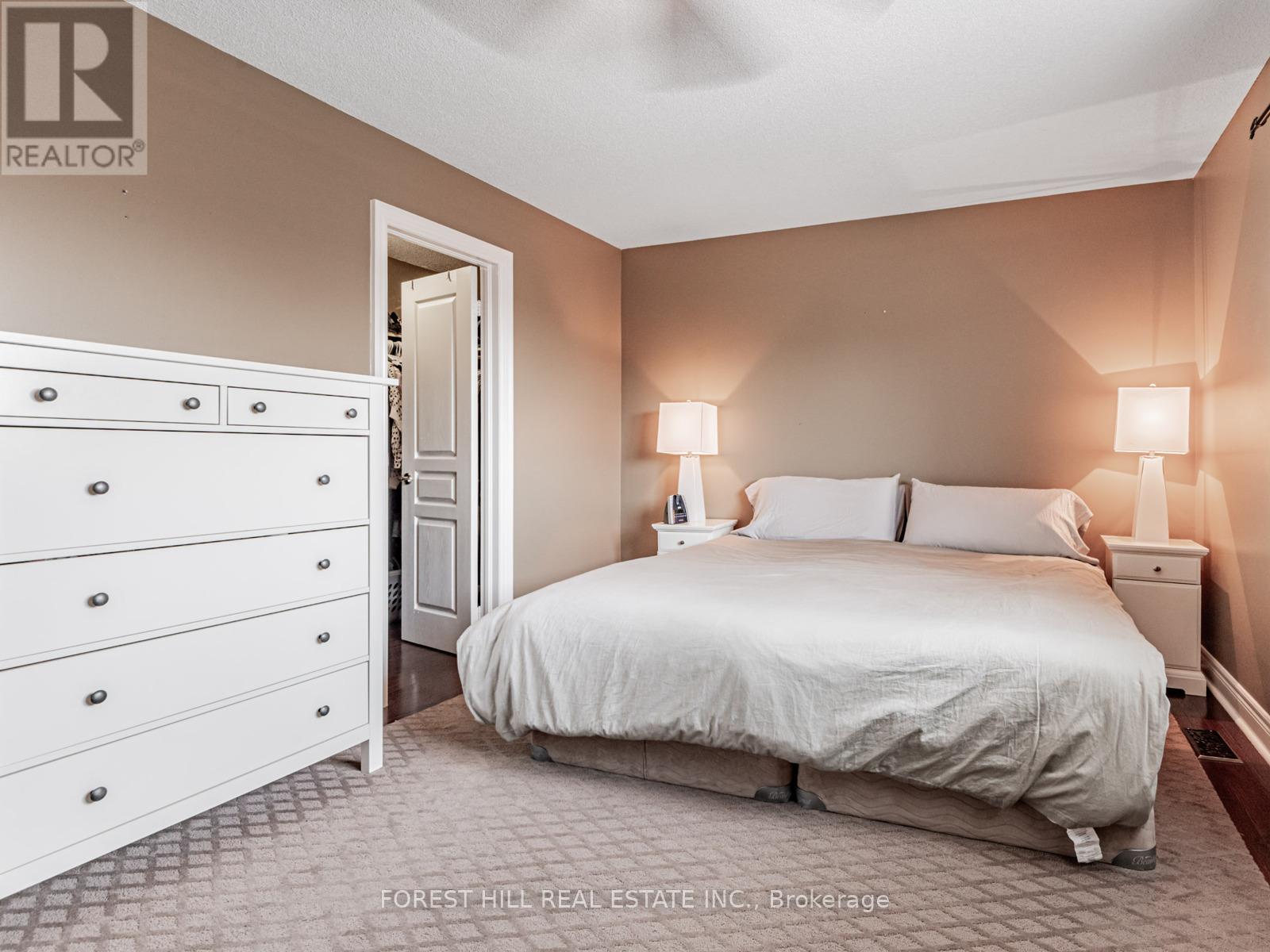 33 Connaught Lane, Barrie, Ontario  L4M 0A6 - Photo 17 - S12255742
