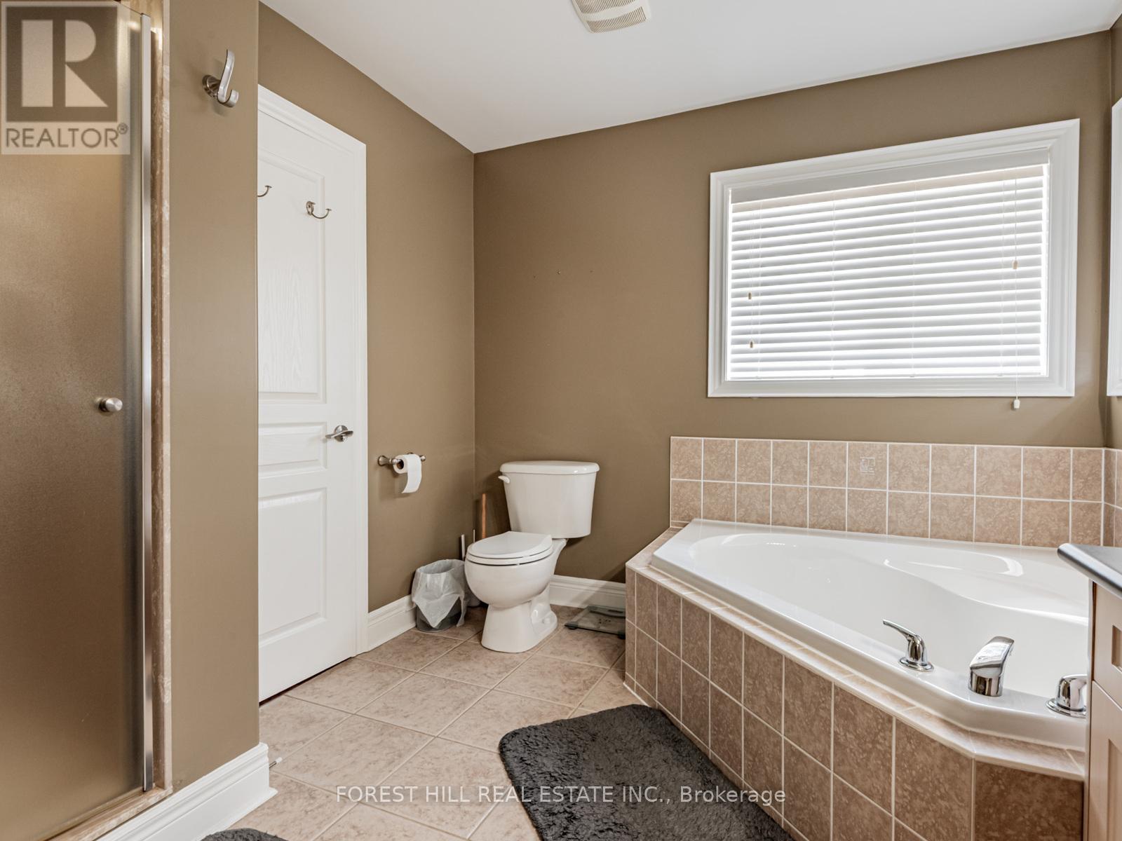 33 Connaught Lane, Barrie, Ontario  L4M 0A6 - Photo 19 - S12255742