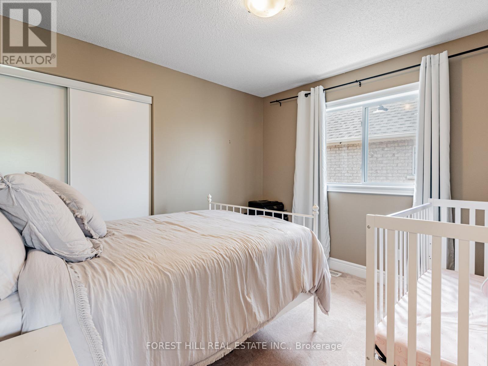 33 Connaught Lane, Barrie, Ontario  L4M 0A6 - Photo 21 - S12255742