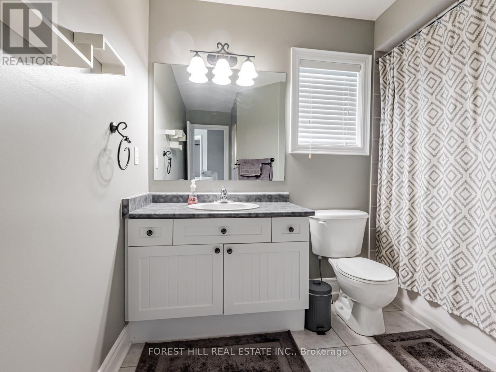 33 Connaught Lane, Barrie, Ontario  L4M 0A6 - Photo 22 - S12255742