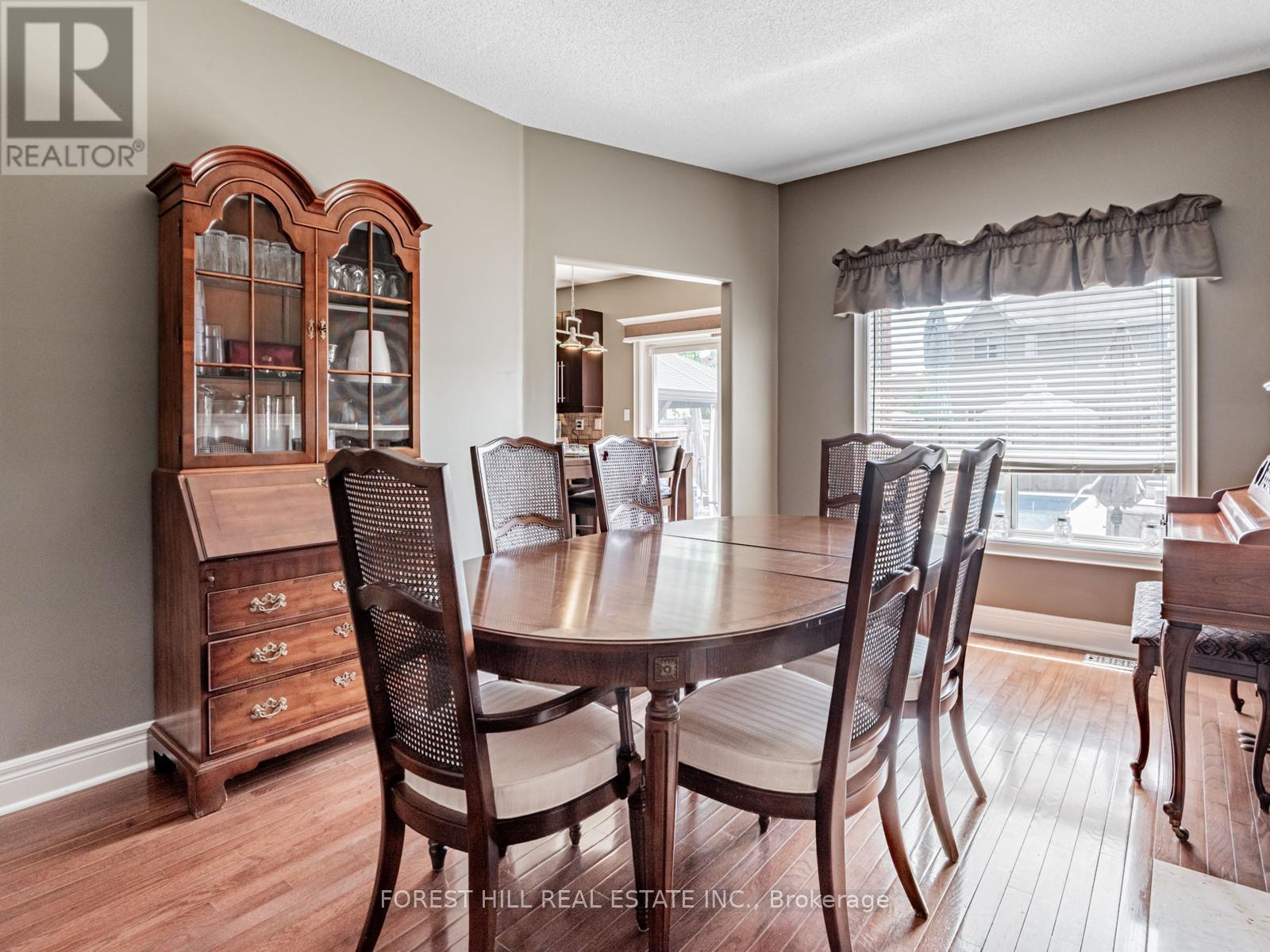 33 Connaught Lane, Barrie, Ontario  L4M 0A6 - Photo 9 - S12255742