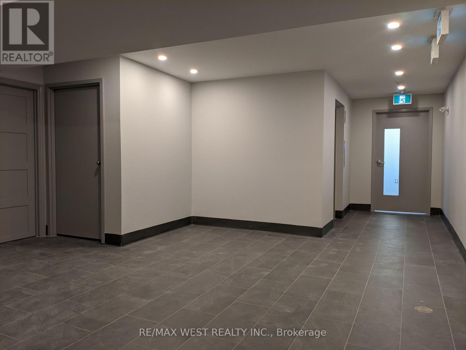 Ll2 - 2920 Dufferin Street, Toronto, Ontario  M6B 3S8 - Photo 12 - W12255778