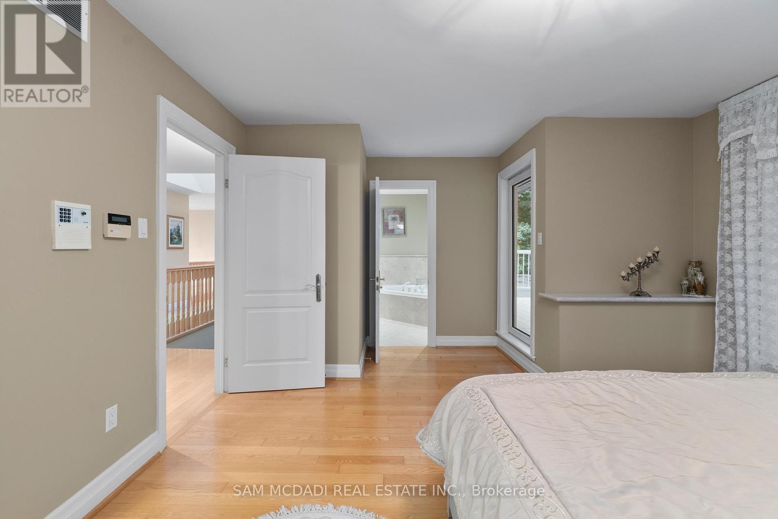 978 Tennyson Avenue, Mississauga, Ontario  L5H 2Z1 - Photo 22 - W12255792