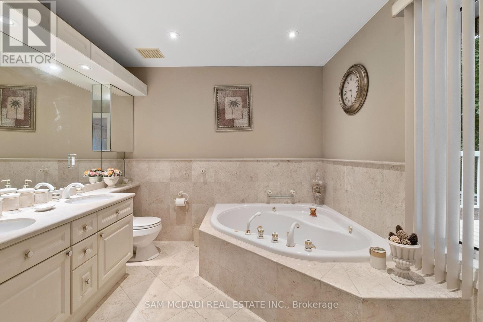 978 Tennyson Avenue, Mississauga, Ontario  L5H 2Z1 - Photo 24 - W12255792