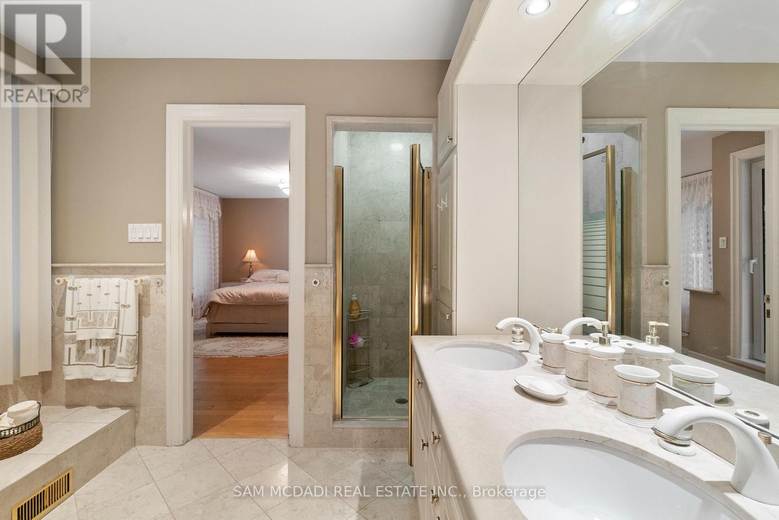 978 Tennyson Avenue, Mississauga, Ontario  L5H 2Z1 - Photo 25 - W12255792