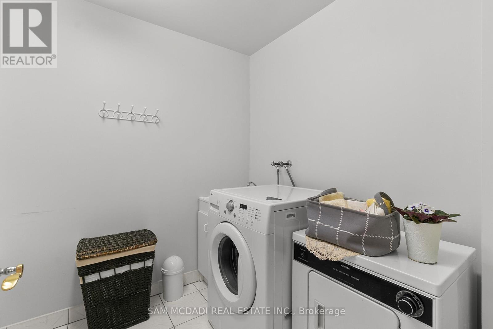 978 Tennyson Avenue, Mississauga, Ontario  L5H 2Z1 - Photo 30 - W12255792