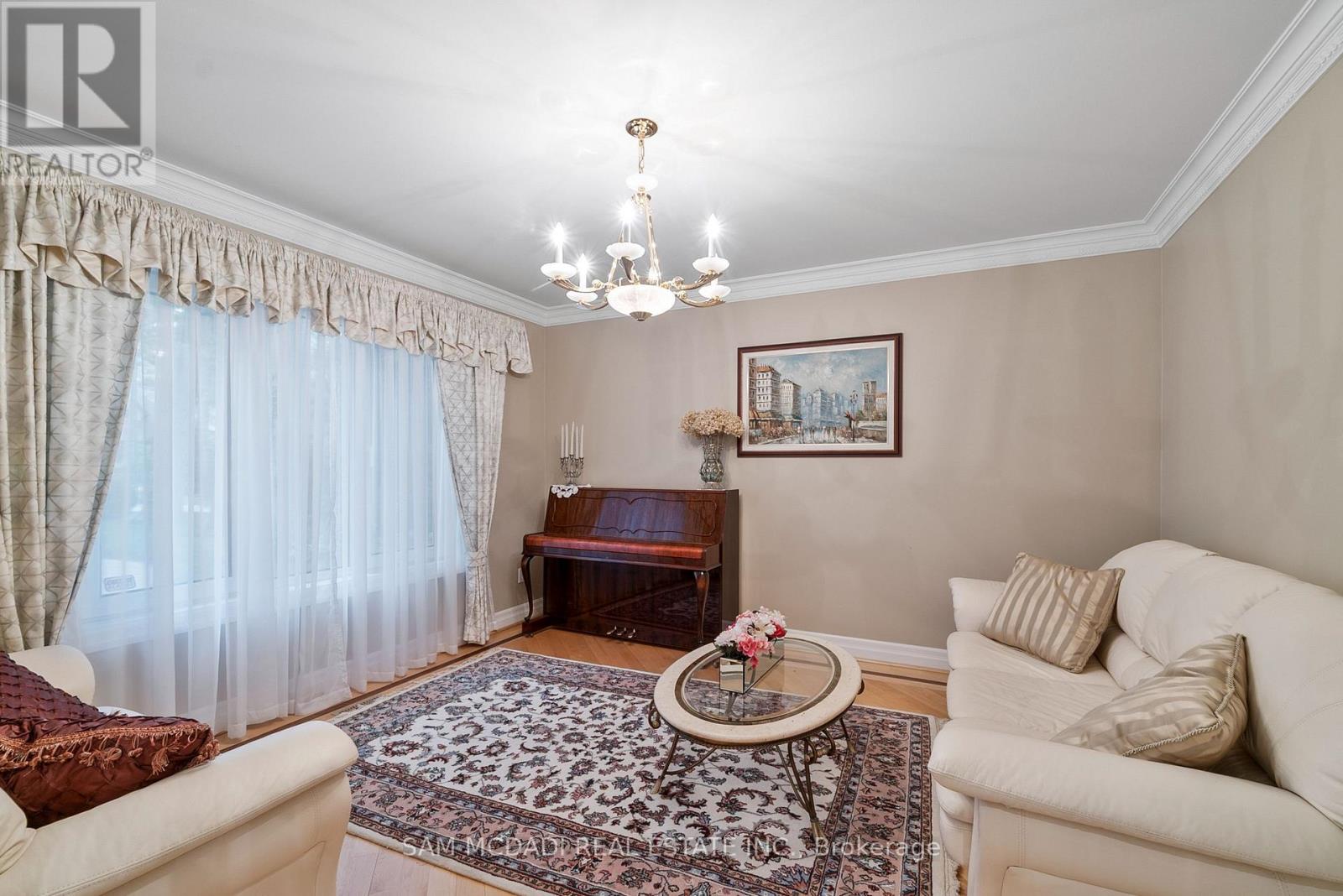 978 Tennyson Avenue, Mississauga, Ontario  L5H 2Z1 - Photo 6 - W12255792