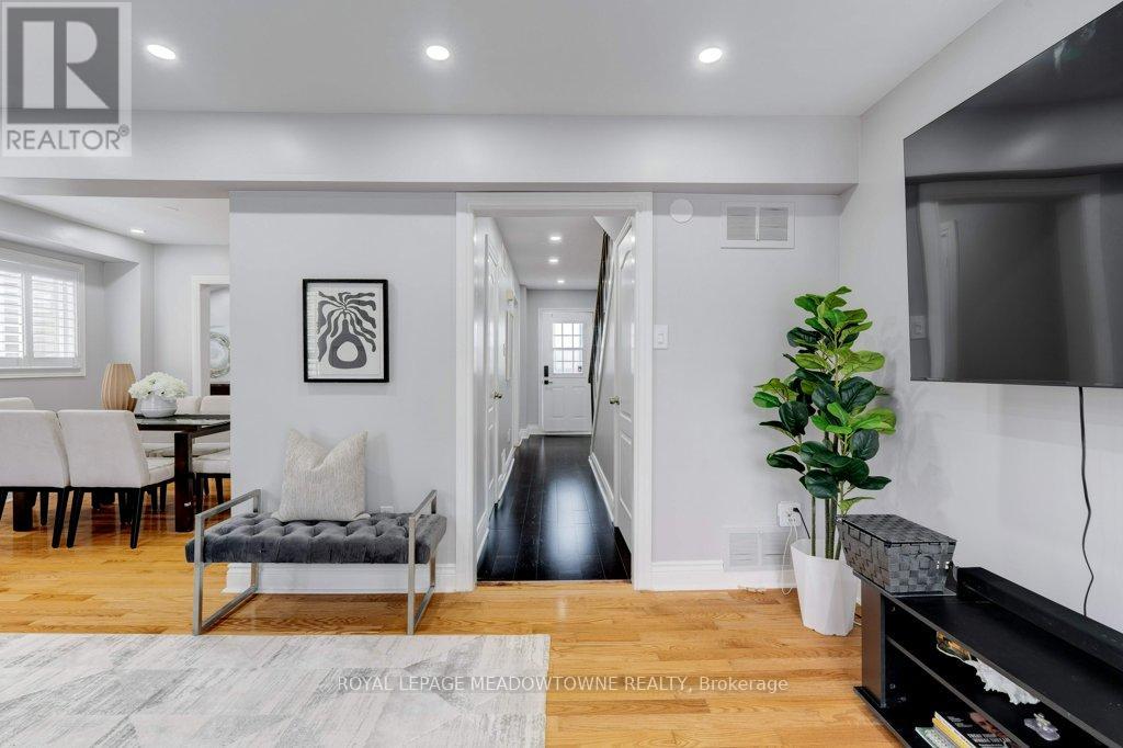 Property at 10 - 336 QUEEN STREET S image 4