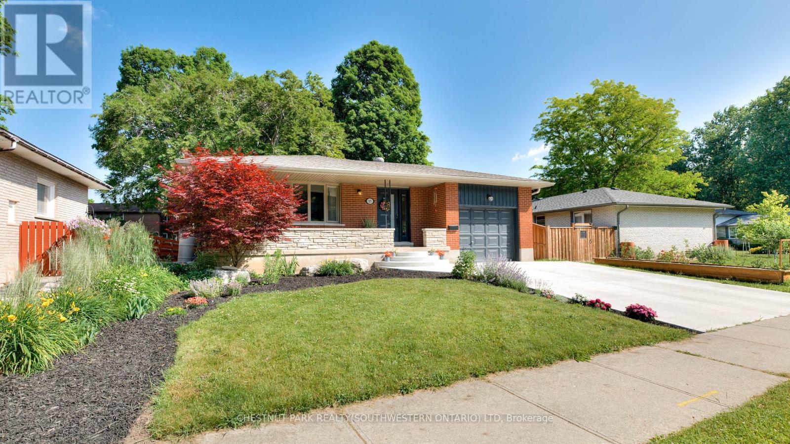 Property at 515 TWIN OAKS CRESCENT image 4