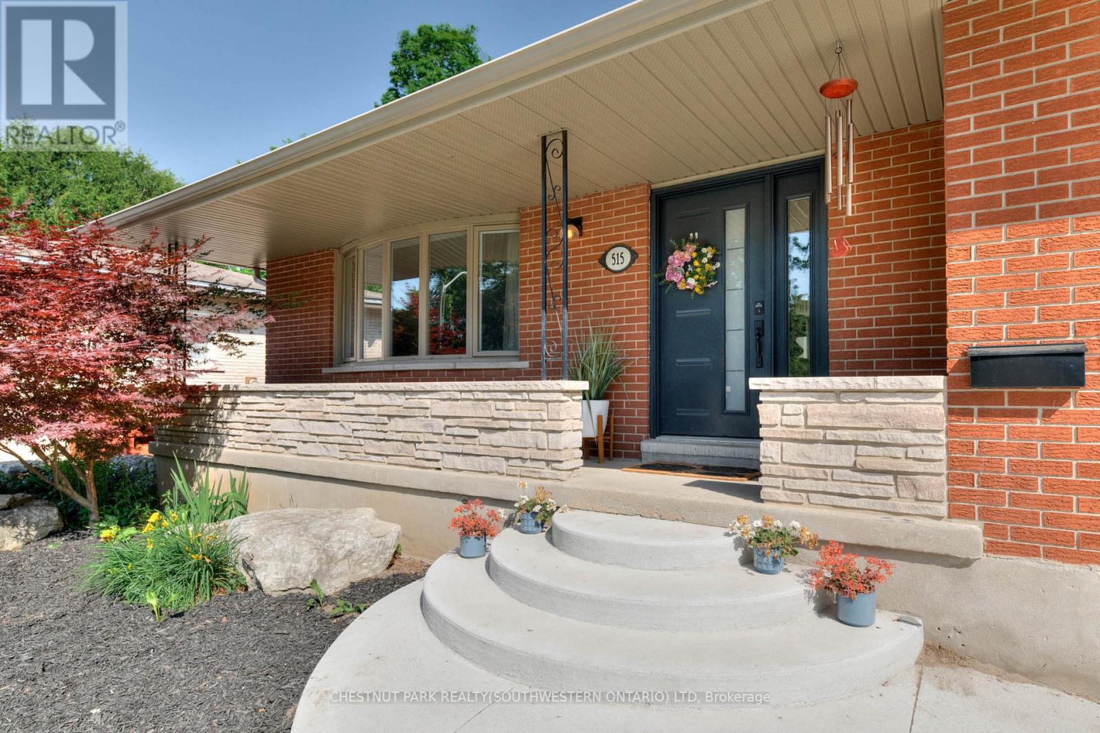 Property at 515 TWIN OAKS CRESCENT image 5