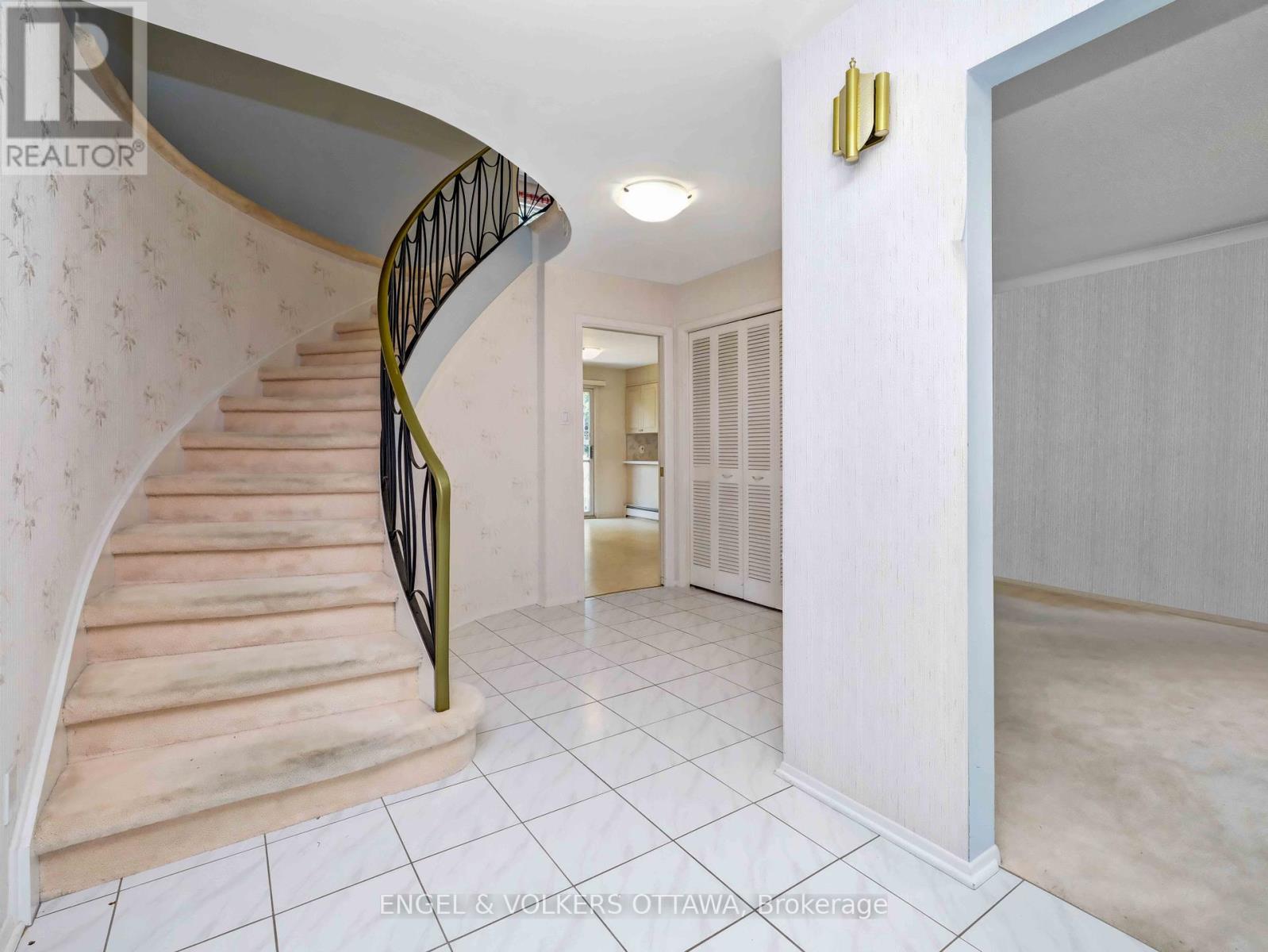 Property at 968 SADLER CRESCENT image 5