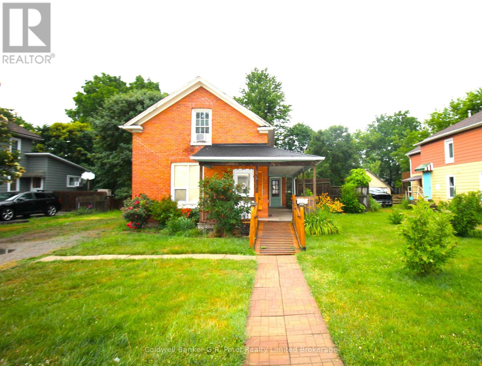 Property at 217 FOREST STREET W image 2