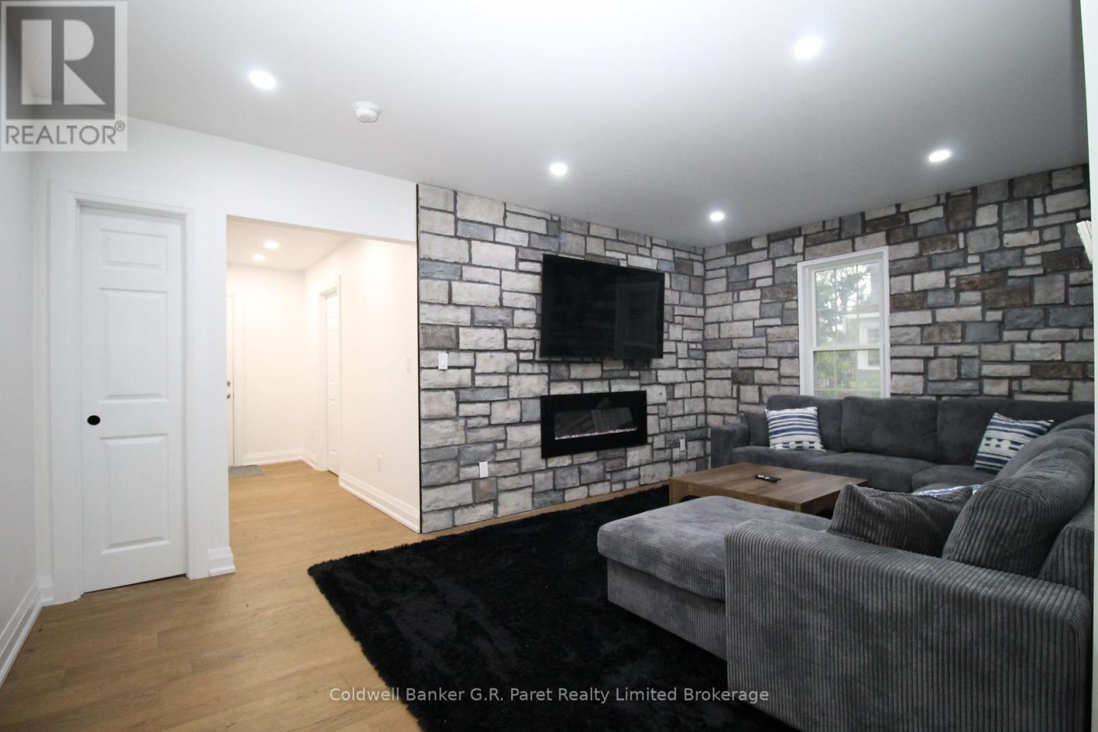 Property at 217 FOREST STREET W image 3