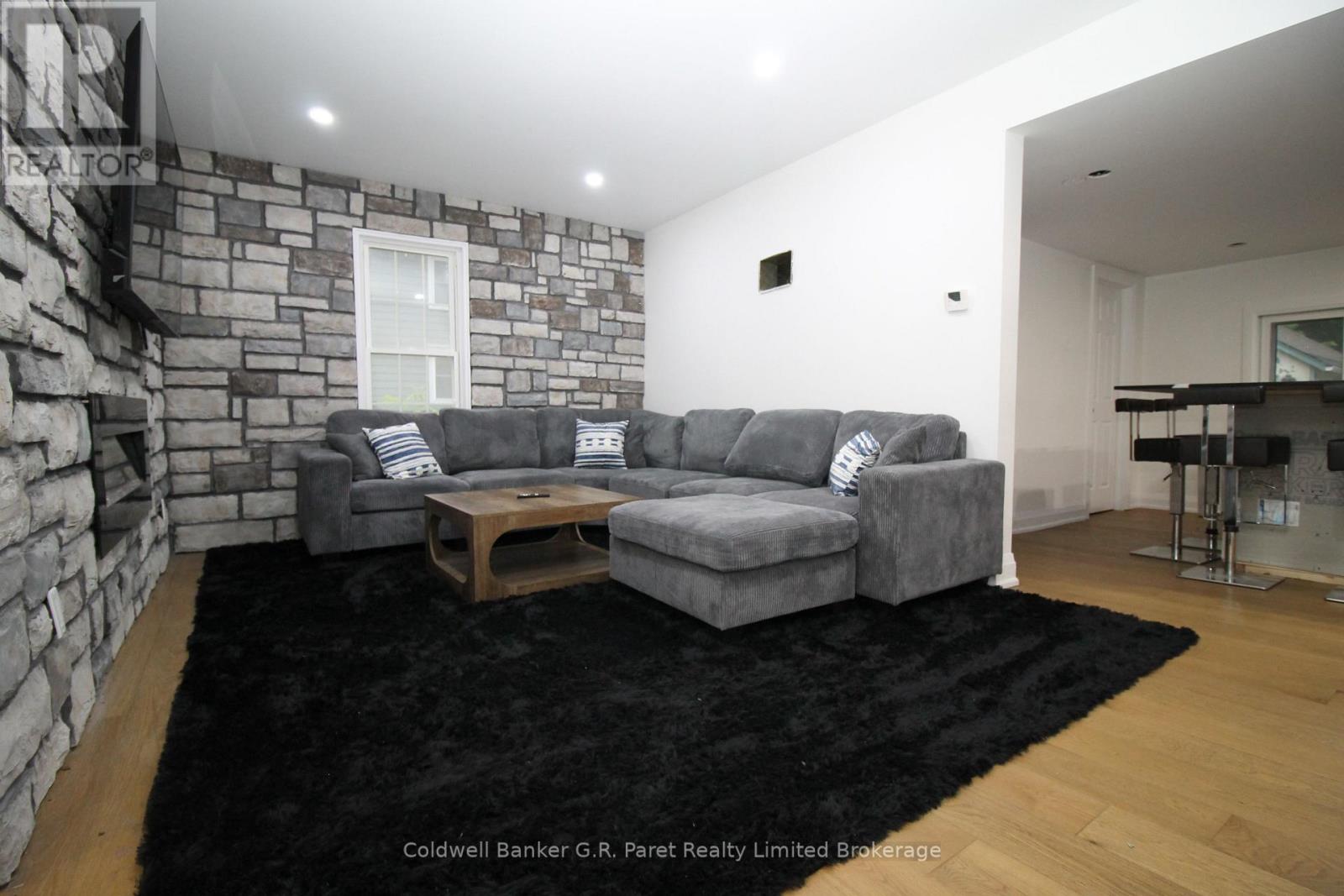 Property at 217 FOREST STREET W image 5