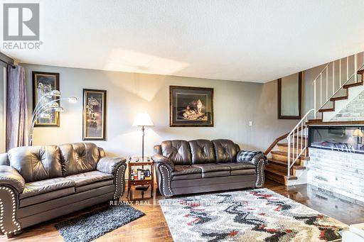 Property at 124 - 2095 ROCHE COURT image 3