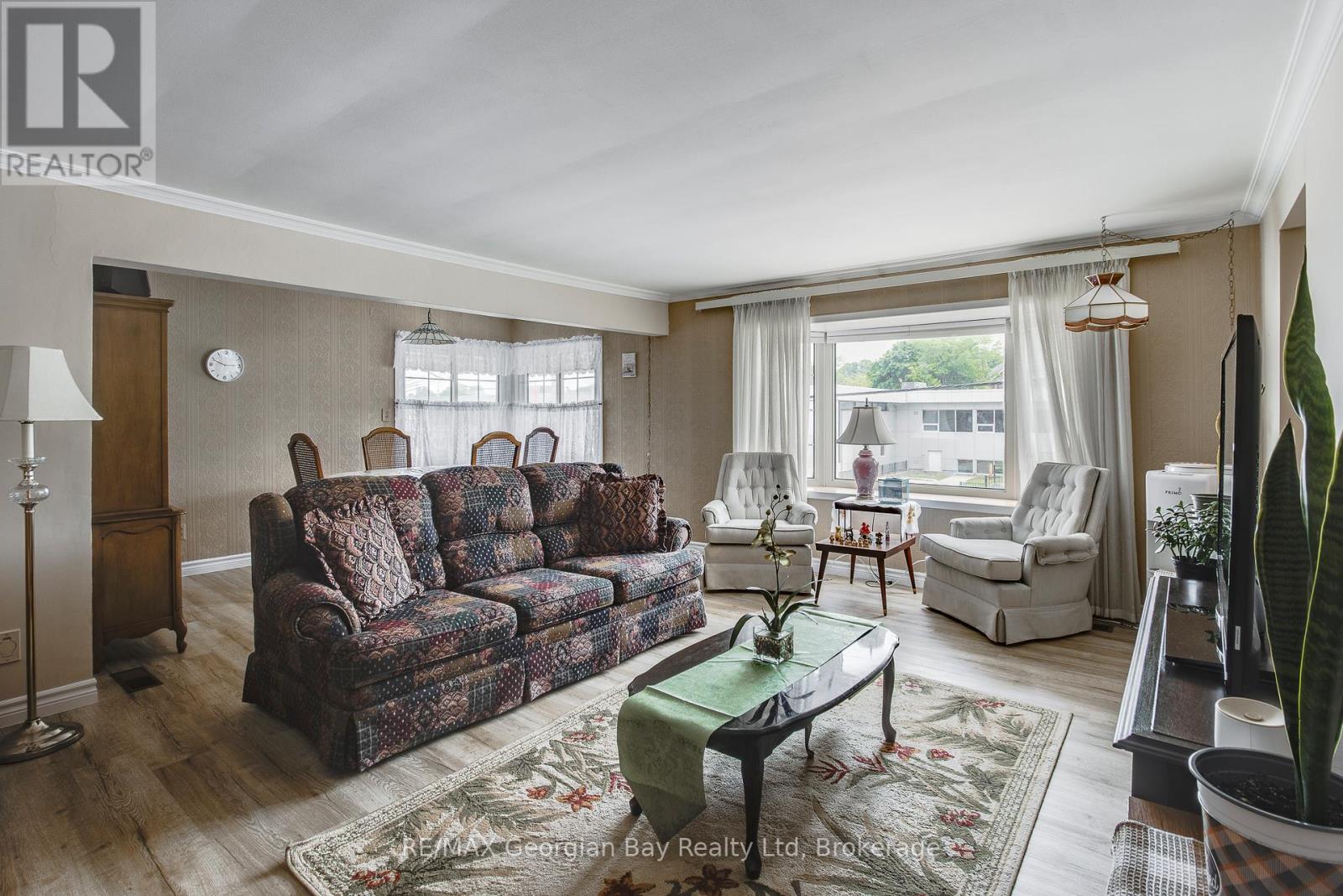 Property at 586 DOMINION AVENUE image 4