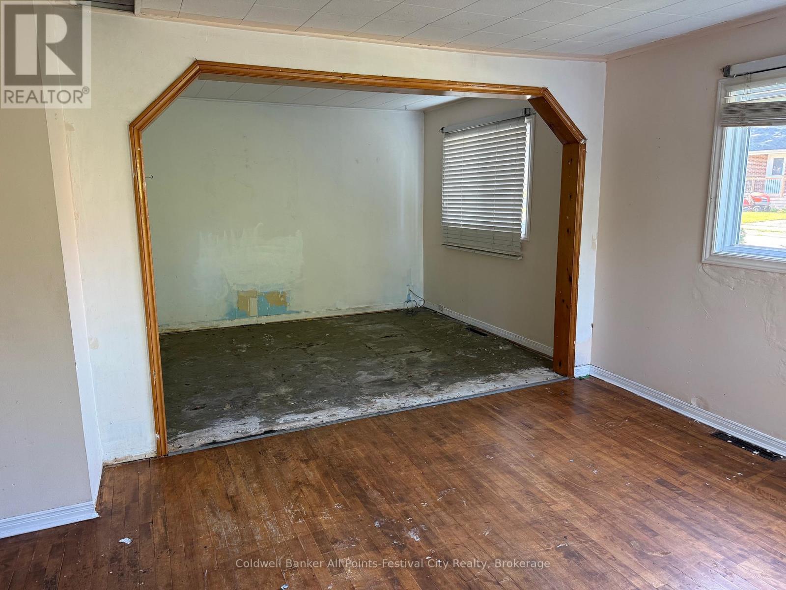 9 Blake Street E, Goderich, Ontario  N7A 1C5 - Photo 2 - X12252649