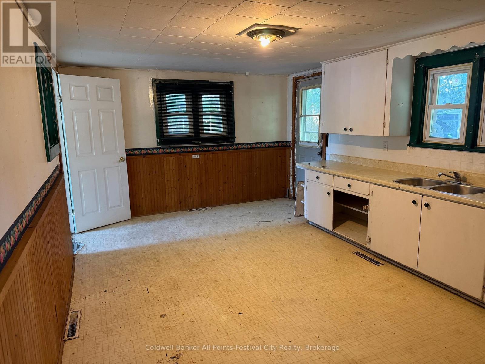 9 Blake Street E, Goderich, Ontario  N7A 1C5 - Photo 7 - X12252649