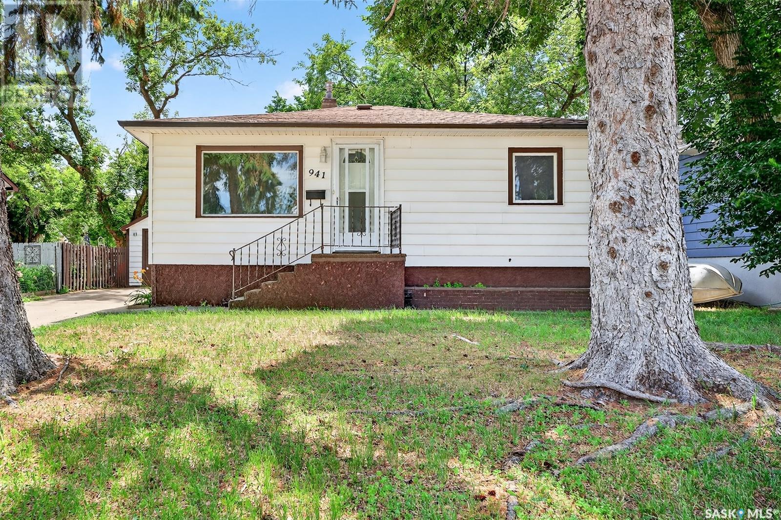 Property at 941 Vaughan STREET image 1