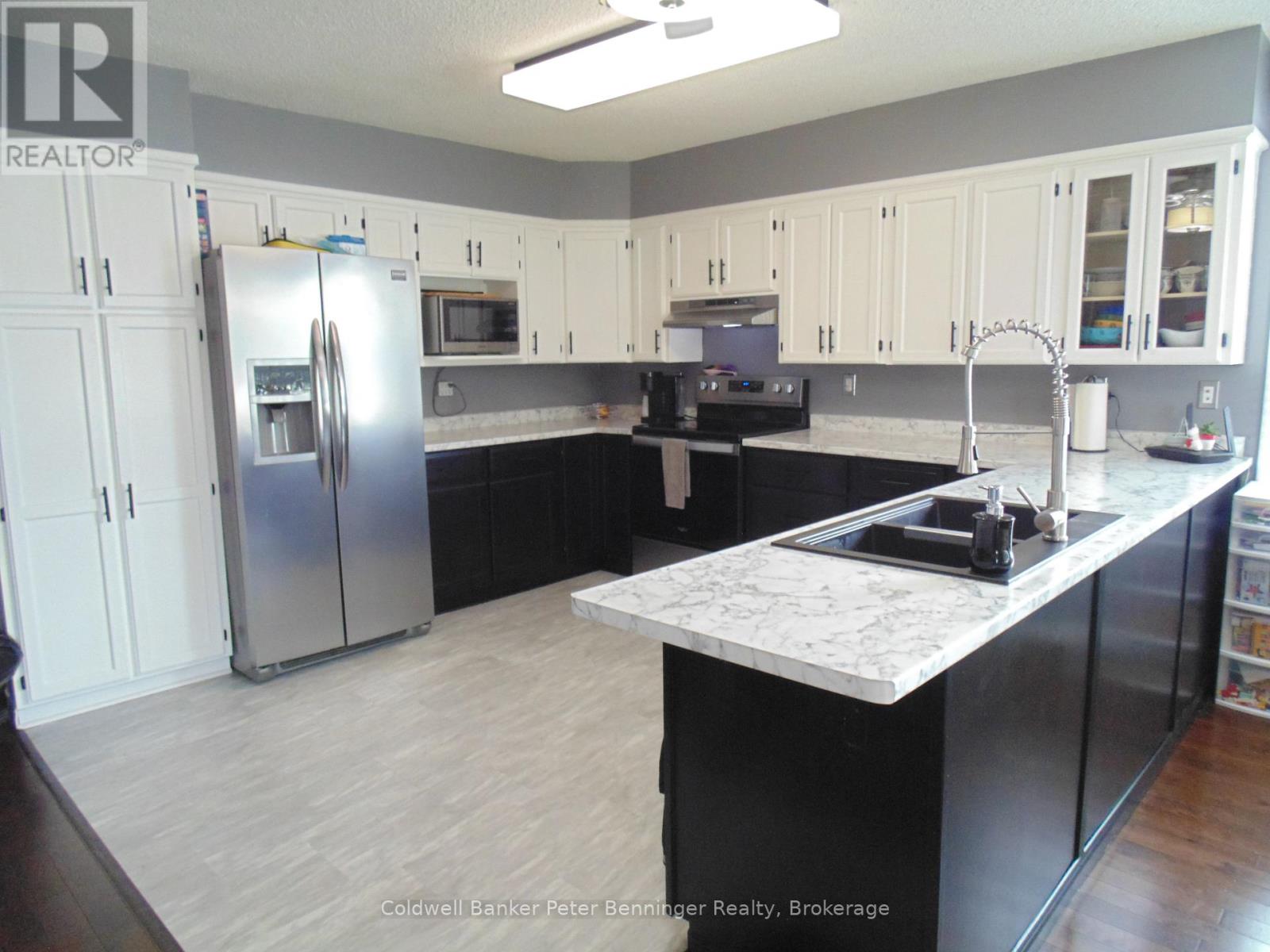 366 Goderich Street, Saugeen Shores, Ontario  N0H 2C1 - Photo 6 - X12254077