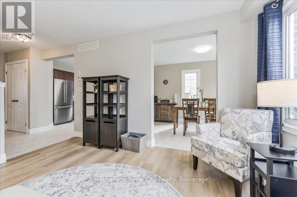 36 Green Street, Mapleton, Ontario  N0G 1P0 - Photo 7 - X12084892