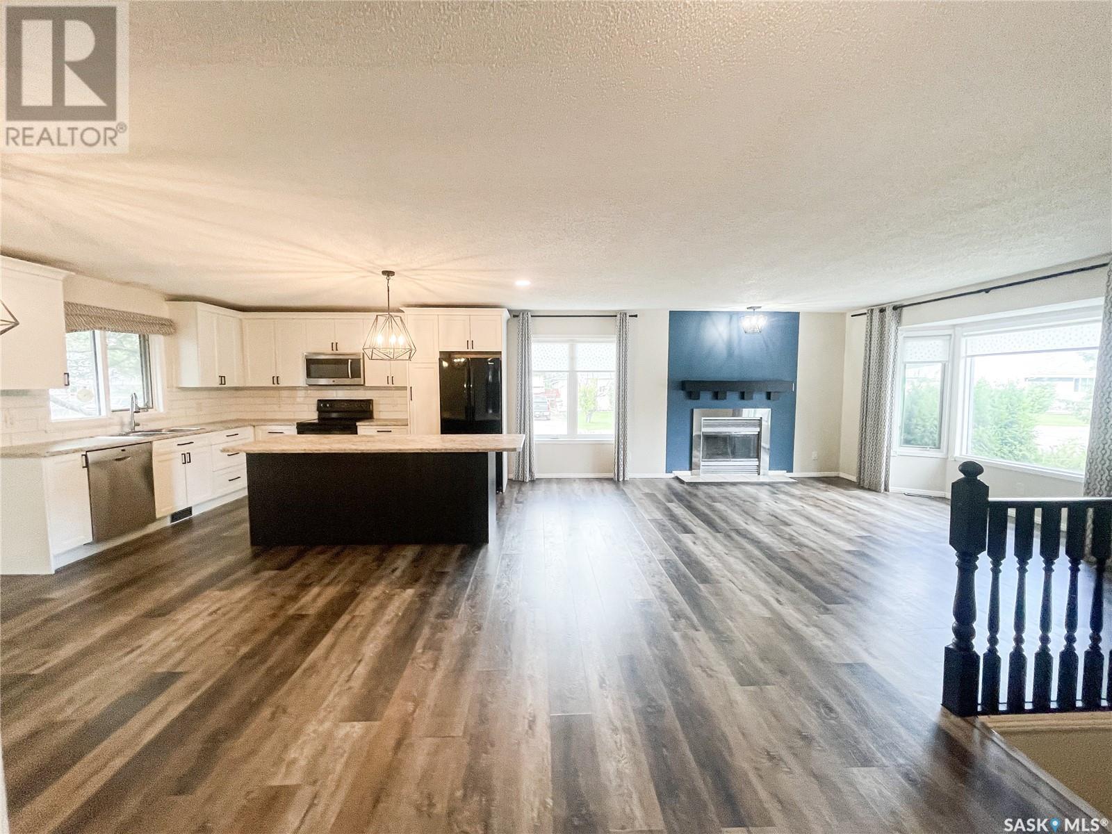 Property at 501 2nd STREET W image 4