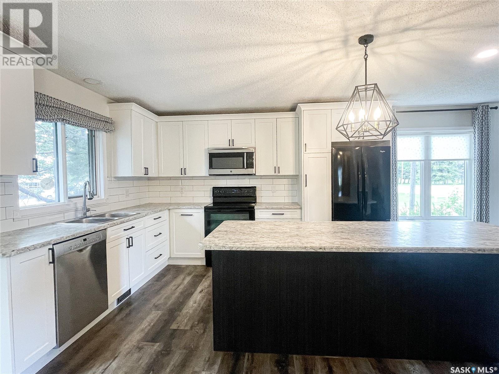 Property at 501 2nd STREET W image 5
